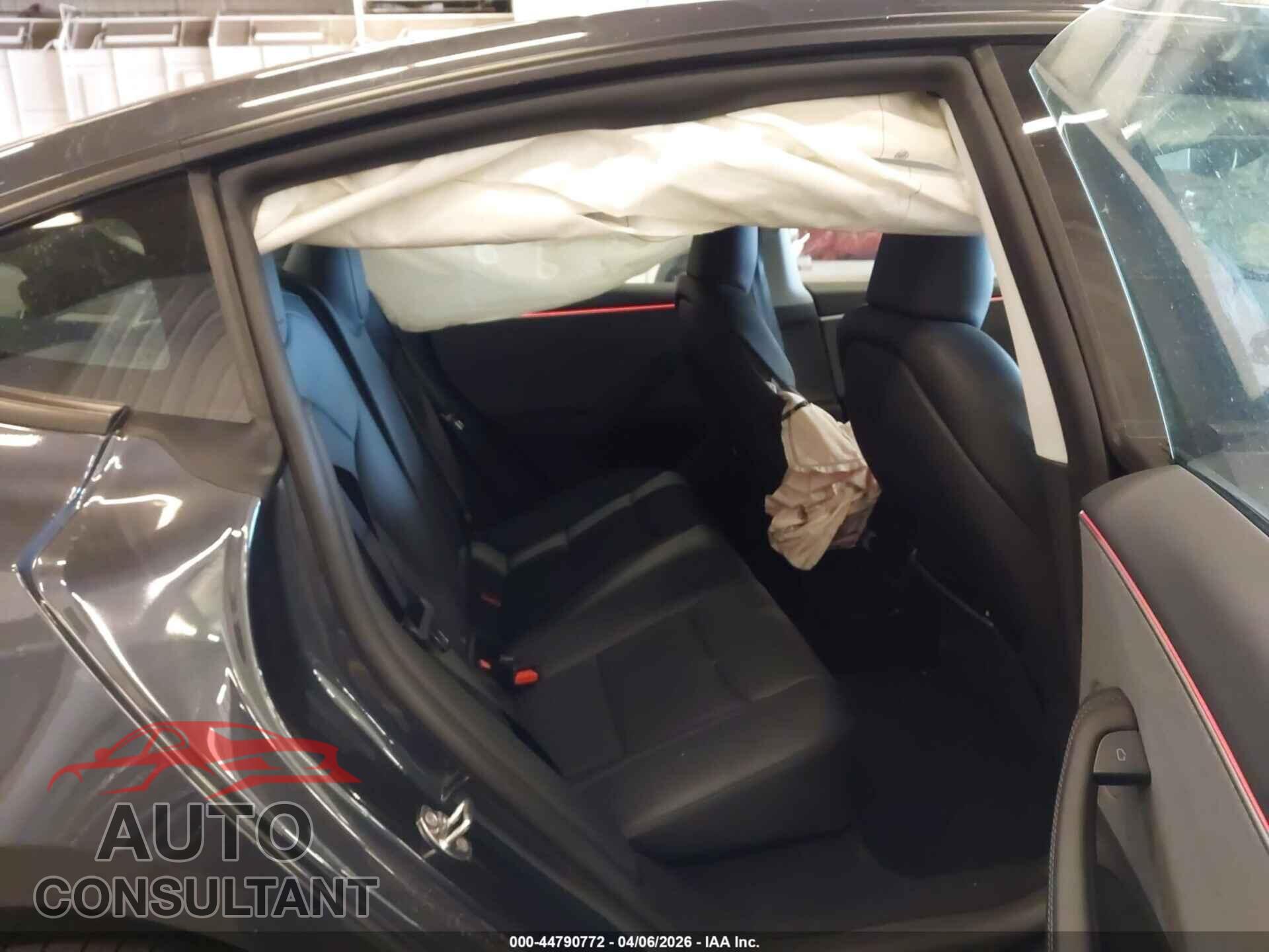 TESLA MODEL 3 2025 - 5YJ3E1EA4SF042889