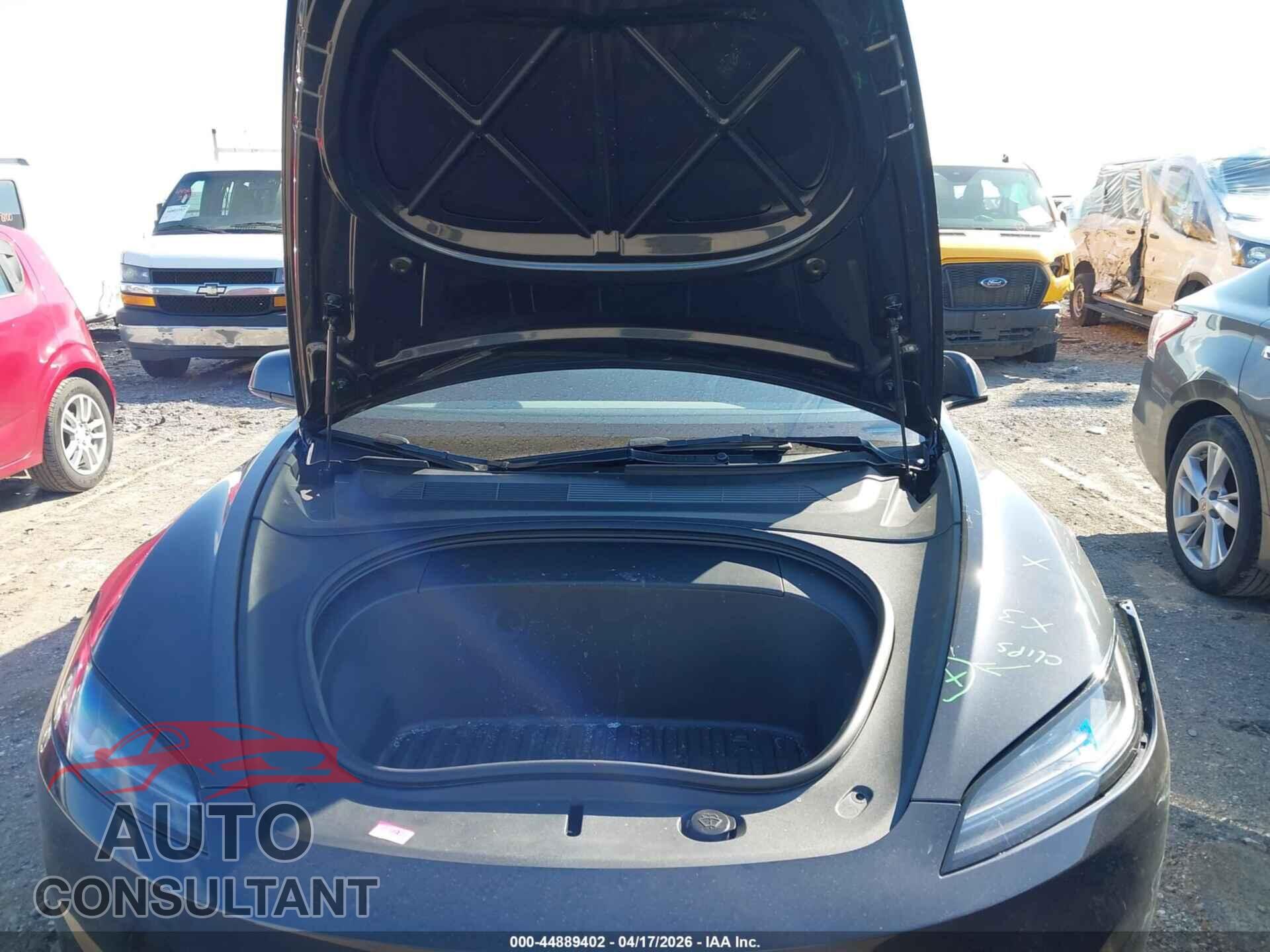 TESLA MODEL 3 2024 - 5YJ3E1EB1RF734353