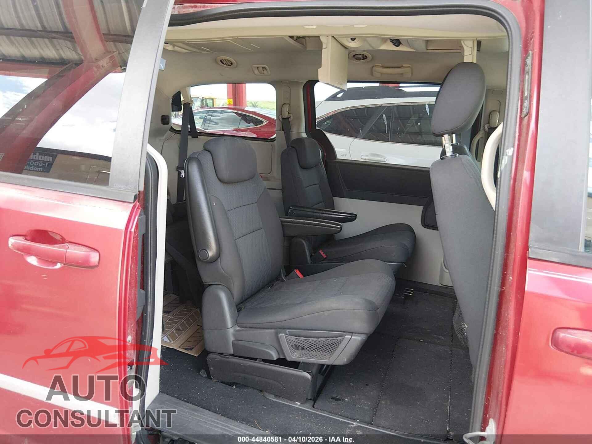 DODGE GRAND CARAVAN 2010 - 2D4RN5D18AR244109