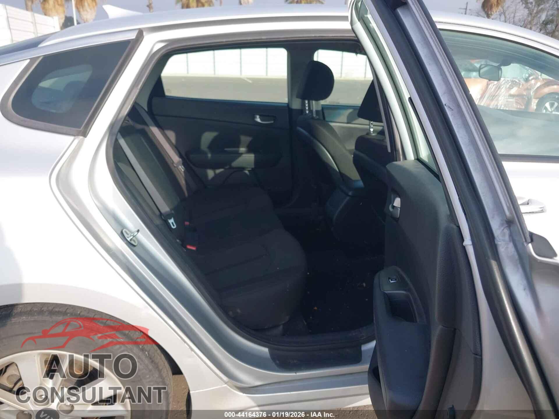 KIA OPTIMA 2016 - KNAGT4L3XG5111443