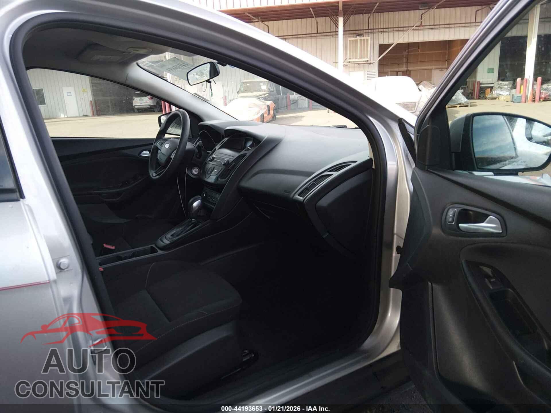 FORD FOCUS 2018 - 1FADP3F23JL287850
