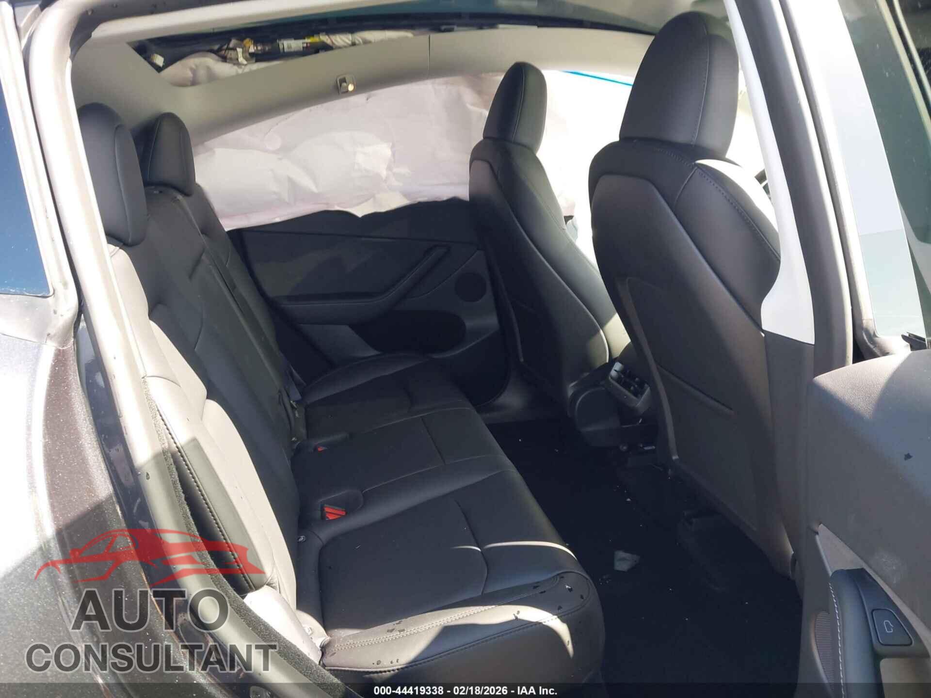 TESLA MODEL Y 2024 - 7SAYGDED8RF151994