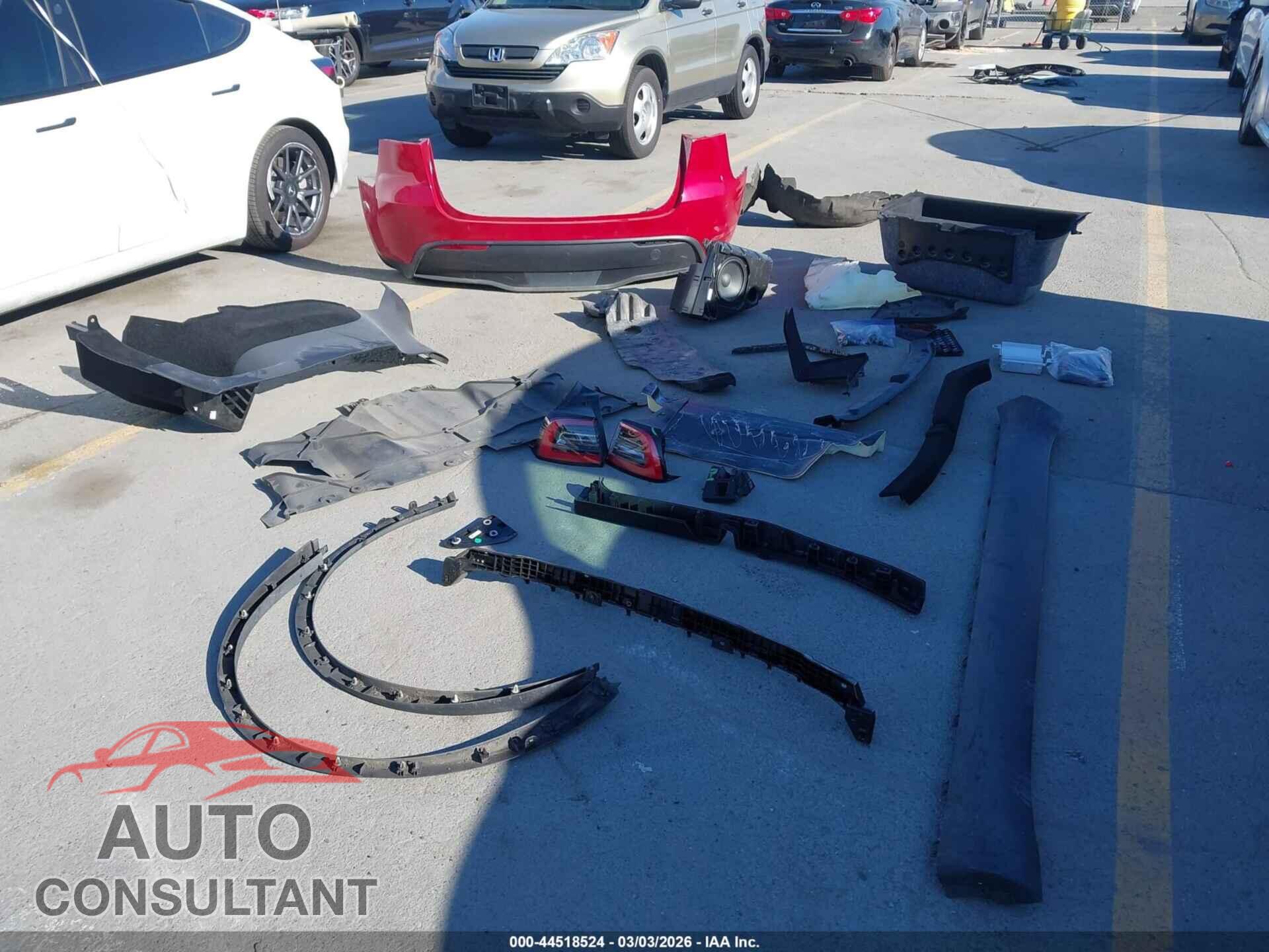 TESLA MODEL Y 2021 - 5YJYGDEE2MF070794