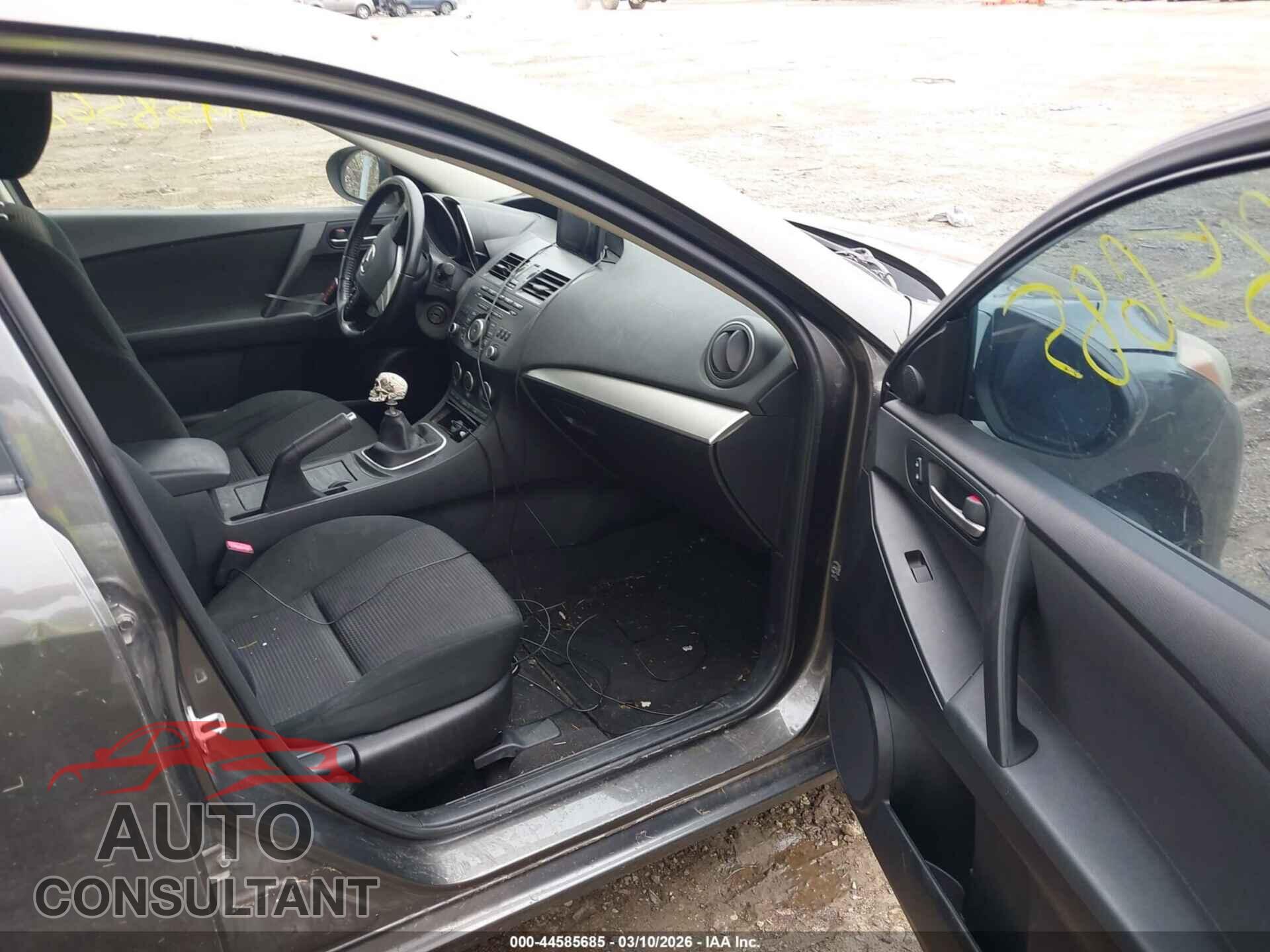 MAZDA MAZDA3 2013 - JM1BL1V77D1805604