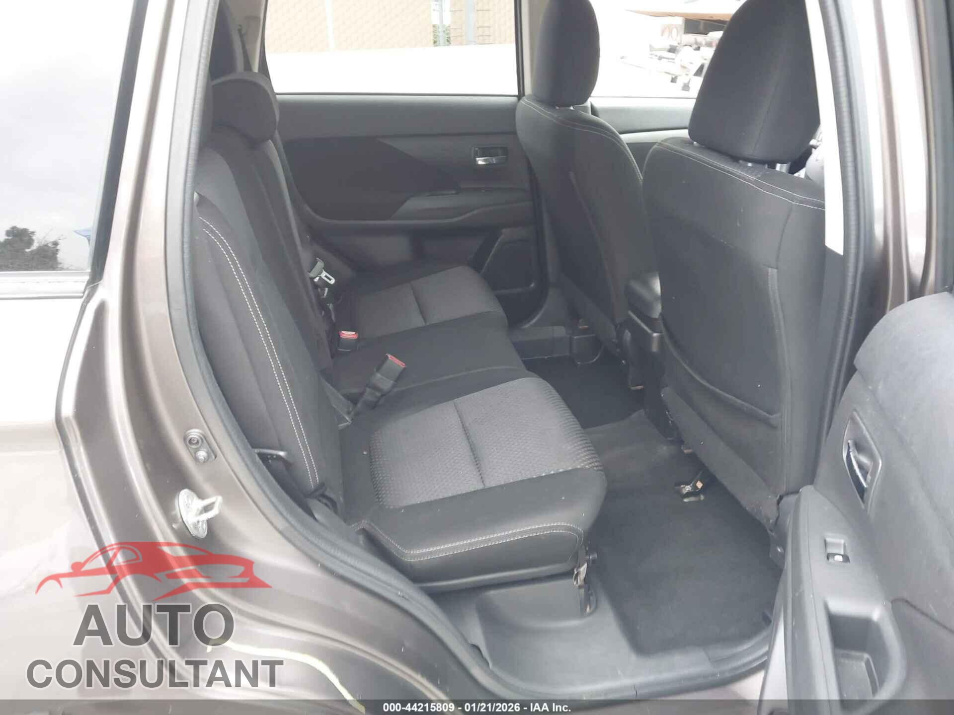 MITSUBISHI OUTLANDER 2018 - JA4AD2A37JZ021495