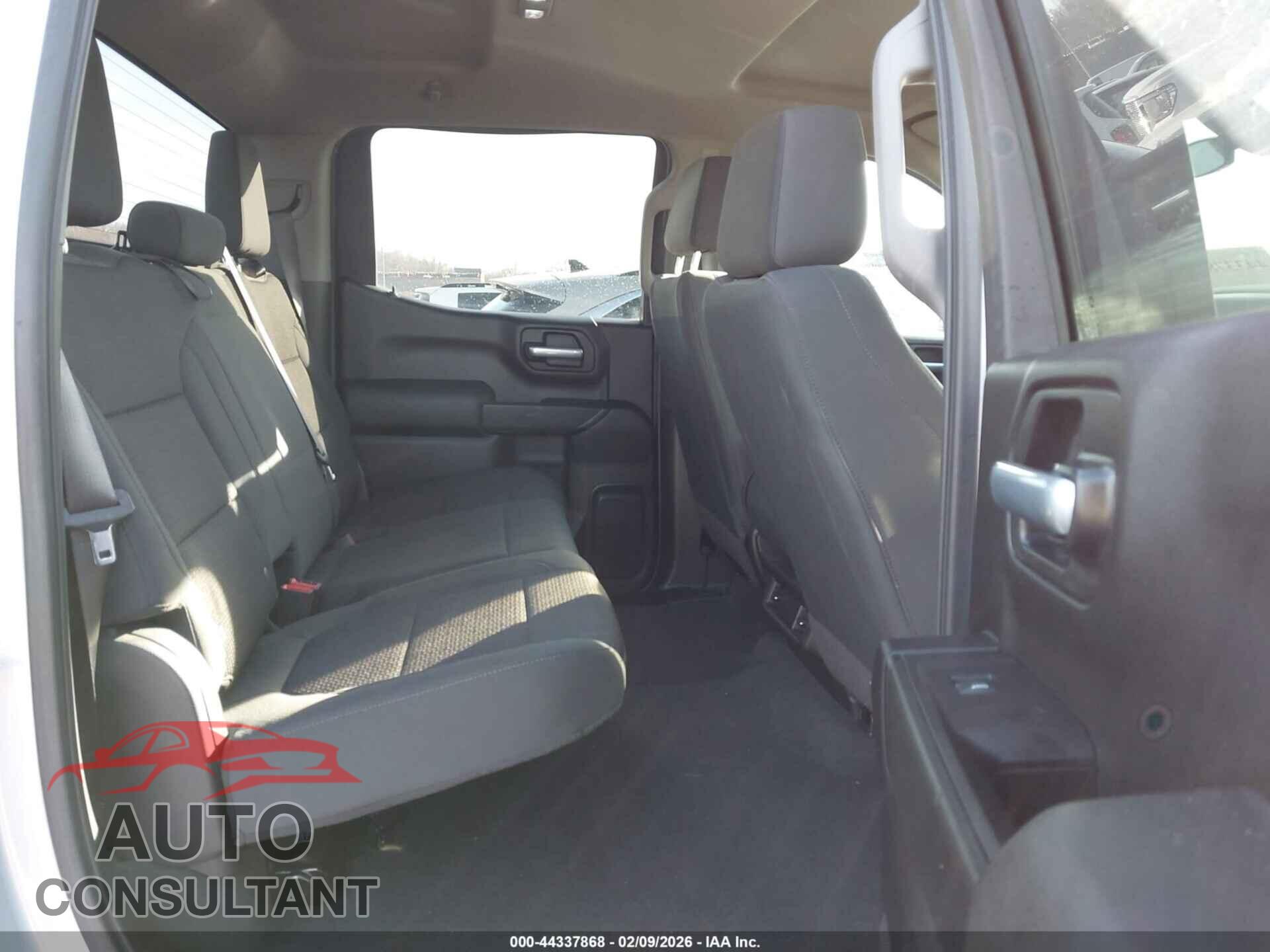 CHEVROLET SILVERADO 1500 2021 - 1GCPYCEFXMZ236968