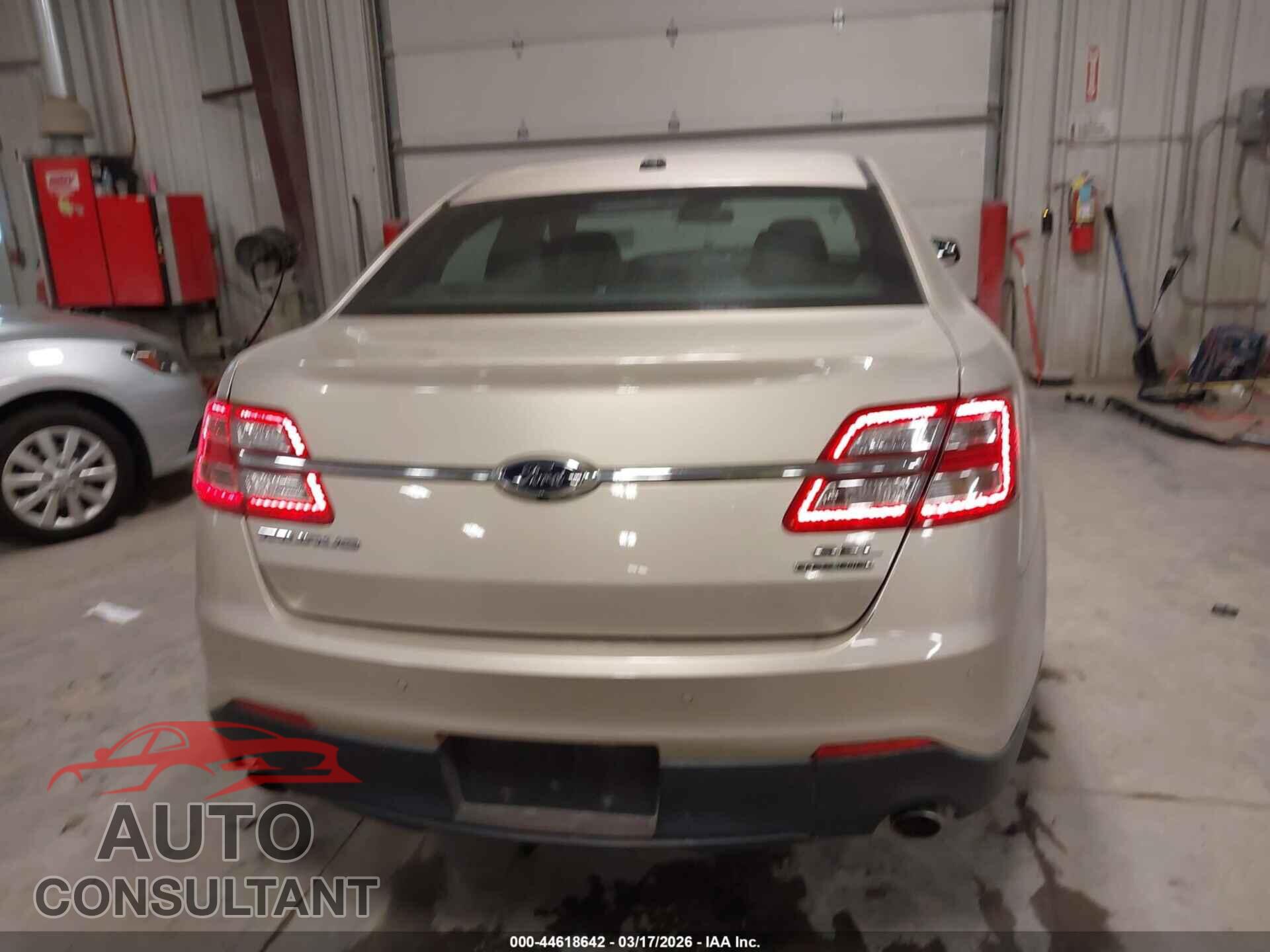 FORD TAURUS 2017 - 1FAHP2E89HG114774