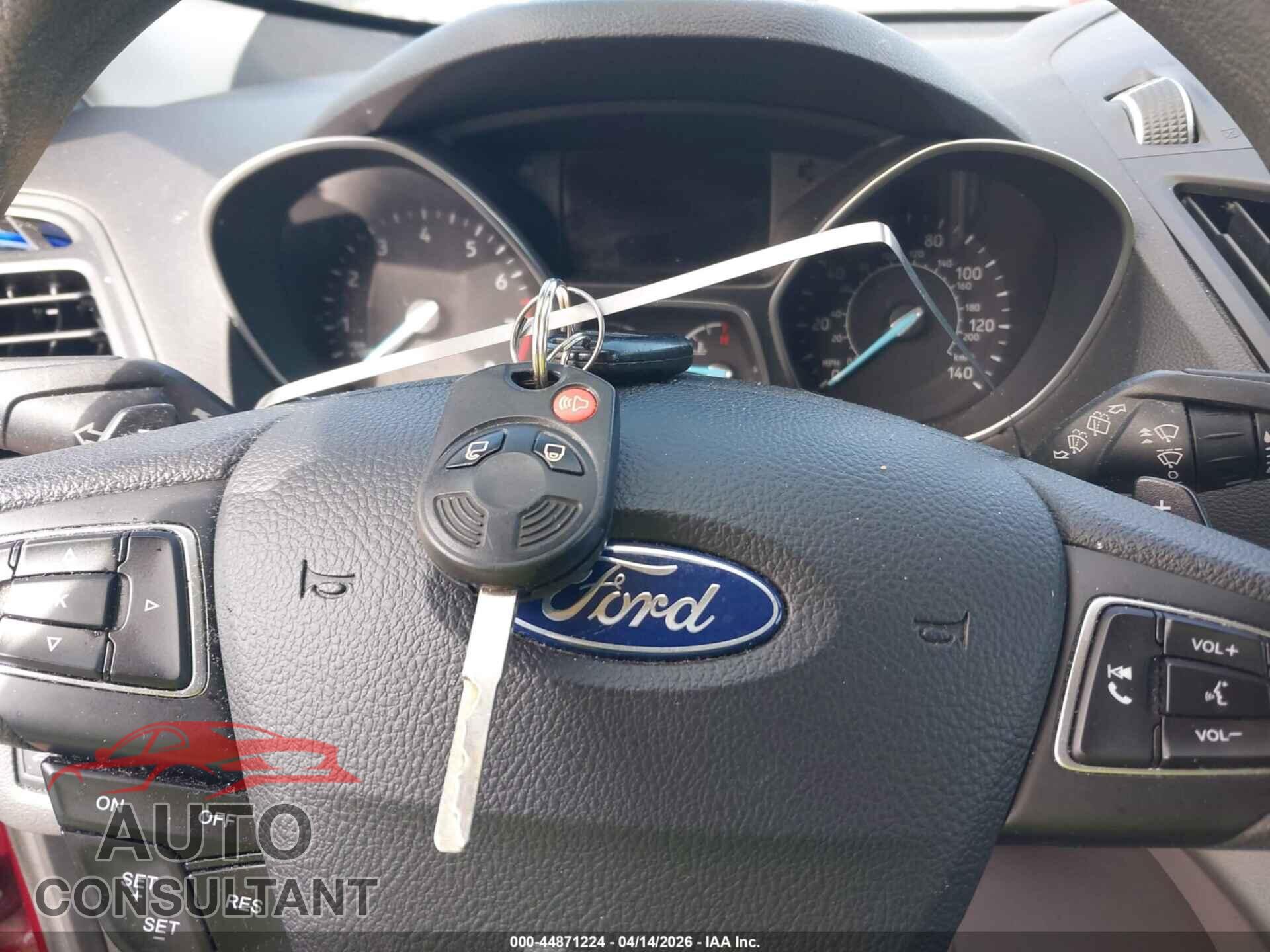 FORD ESCAPE 2017 - 1FMCU0GD6HUC37991
