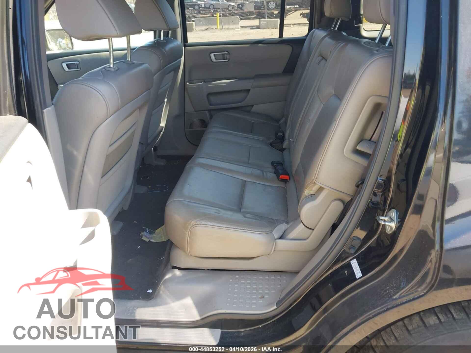 HONDA PILOT 2011 - 5FNYF4H5XBB106422