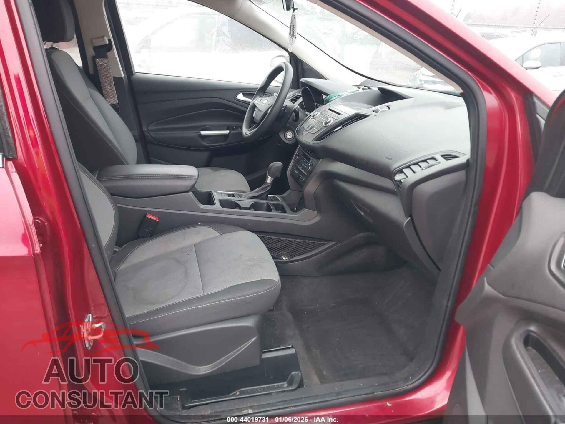 FORD ESCAPE 2017 - 1FMCU9G94HUF03427