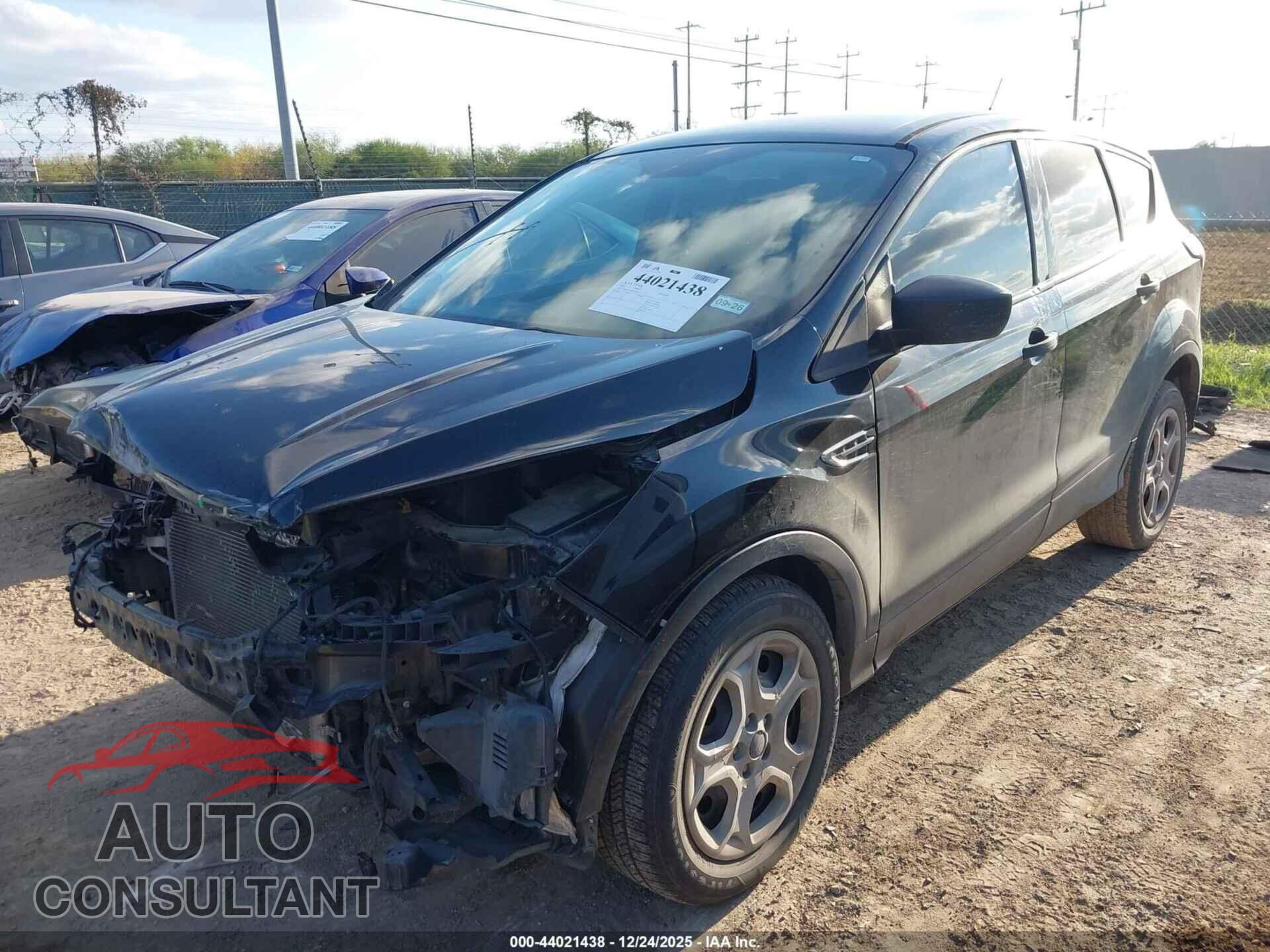 FORD ESCAPE 2017 - 1FMCU0F70HUE94124
