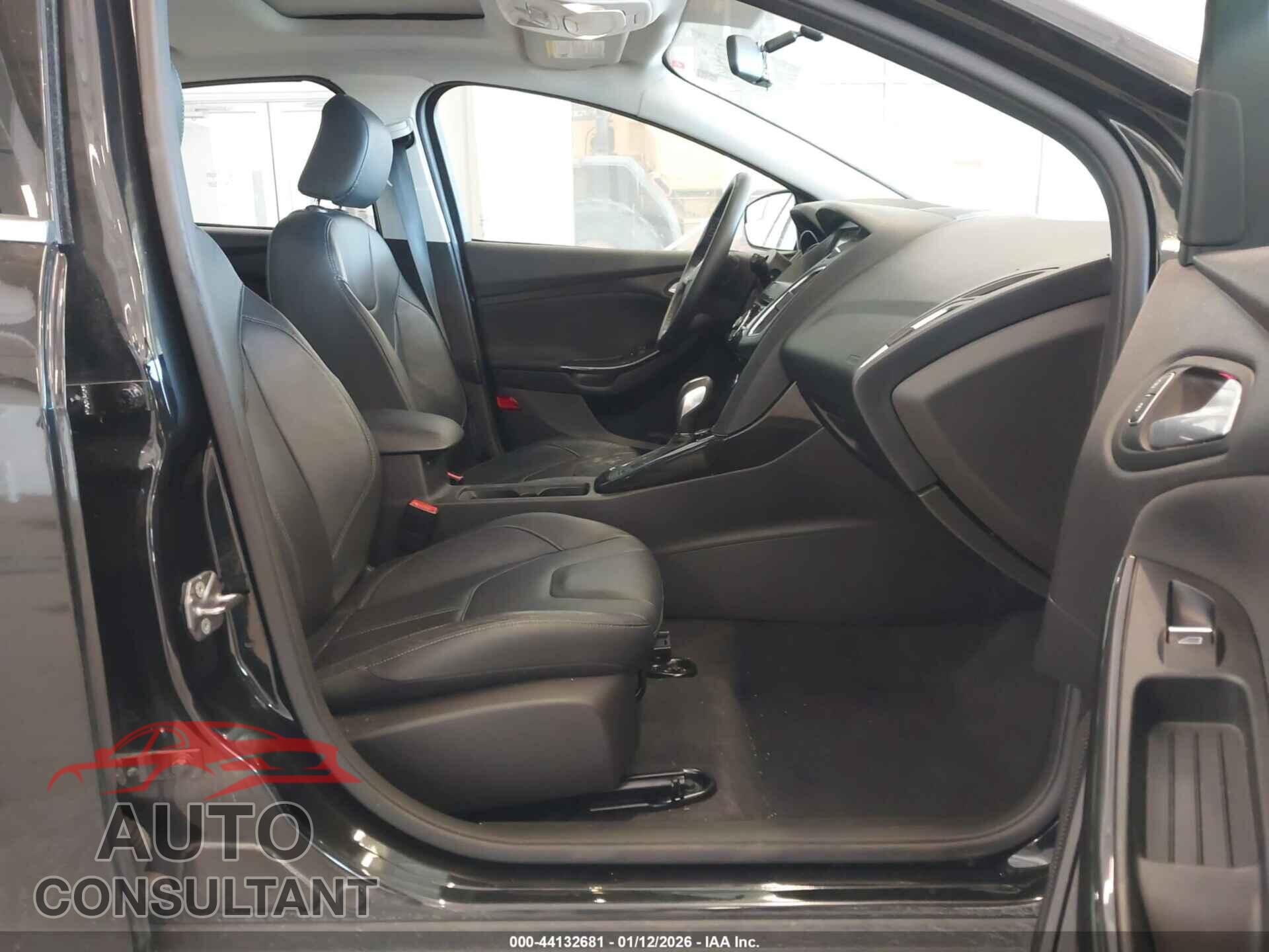FORD FOCUS 2015 - 1FADP3N25FL261372