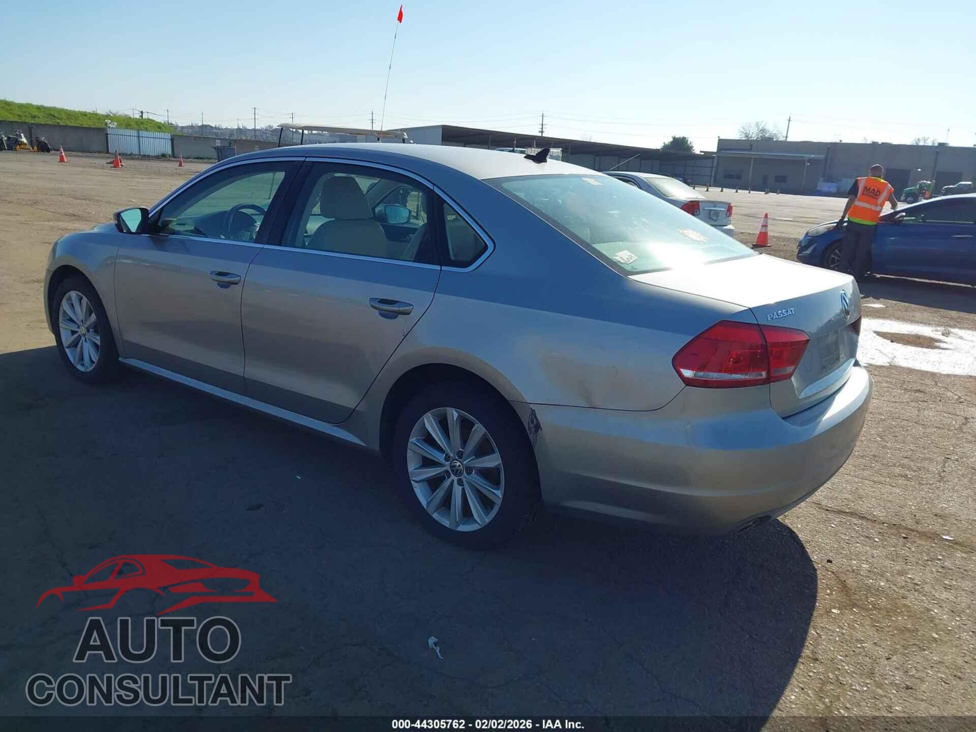 VOLKSWAGEN PASSAT 2012 - 1VWBN7A38CC076285