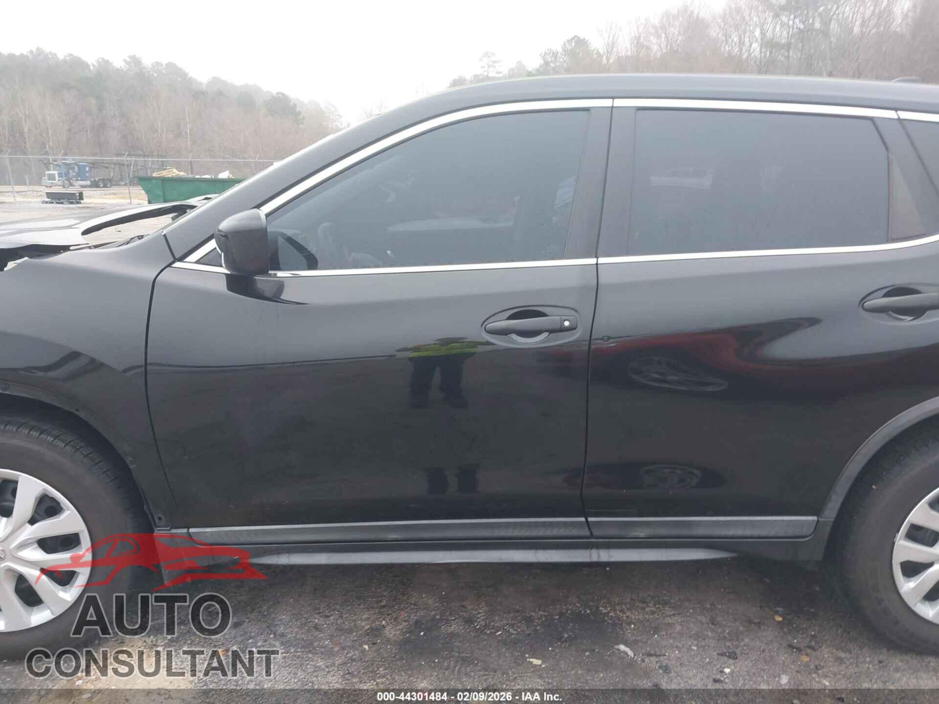 NISSAN ROGUE 2017 - KNMAT2MT3HP615883