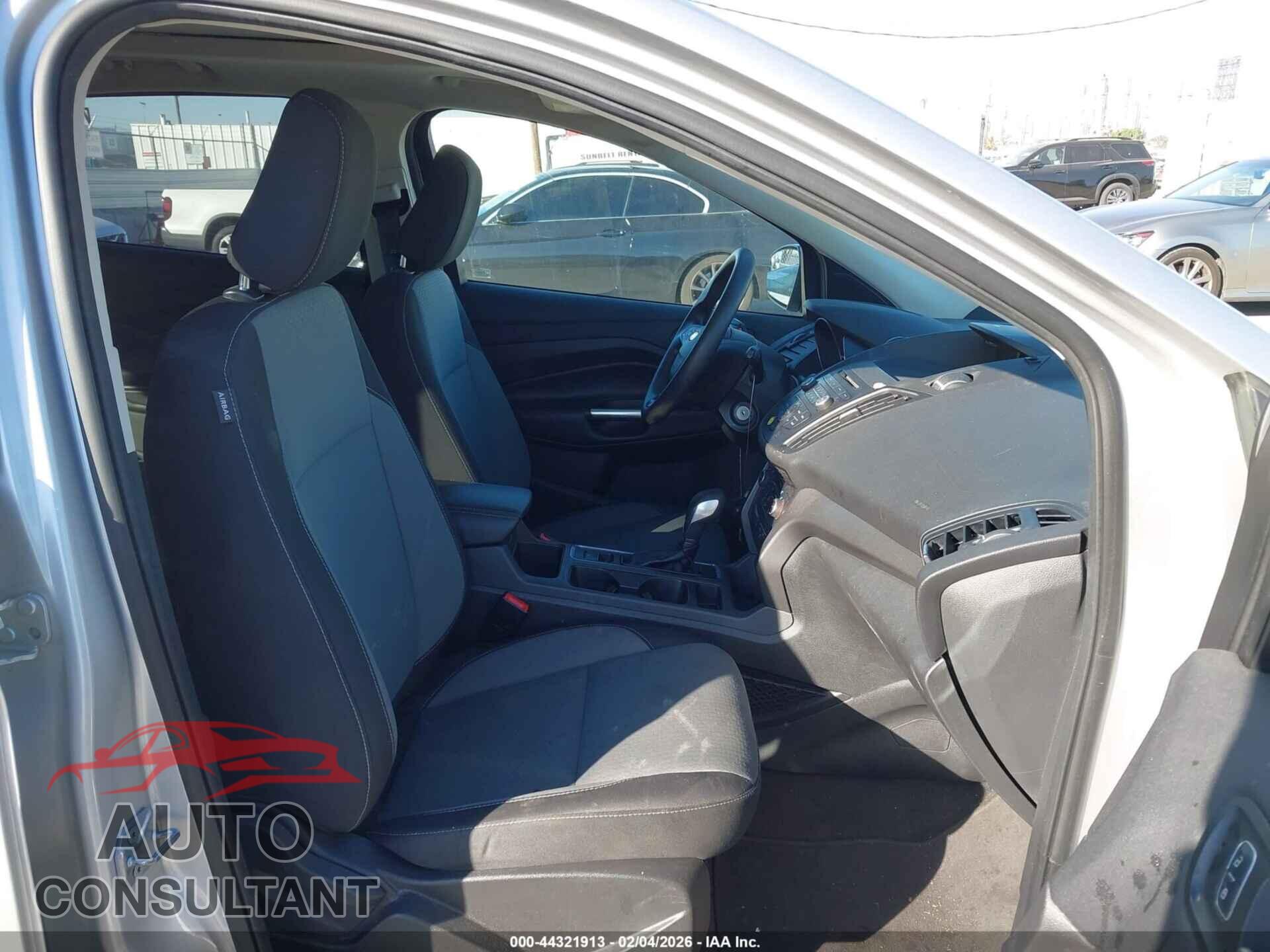 FORD ESCAPE 2018 - 1FMCU0GD3JUB29074