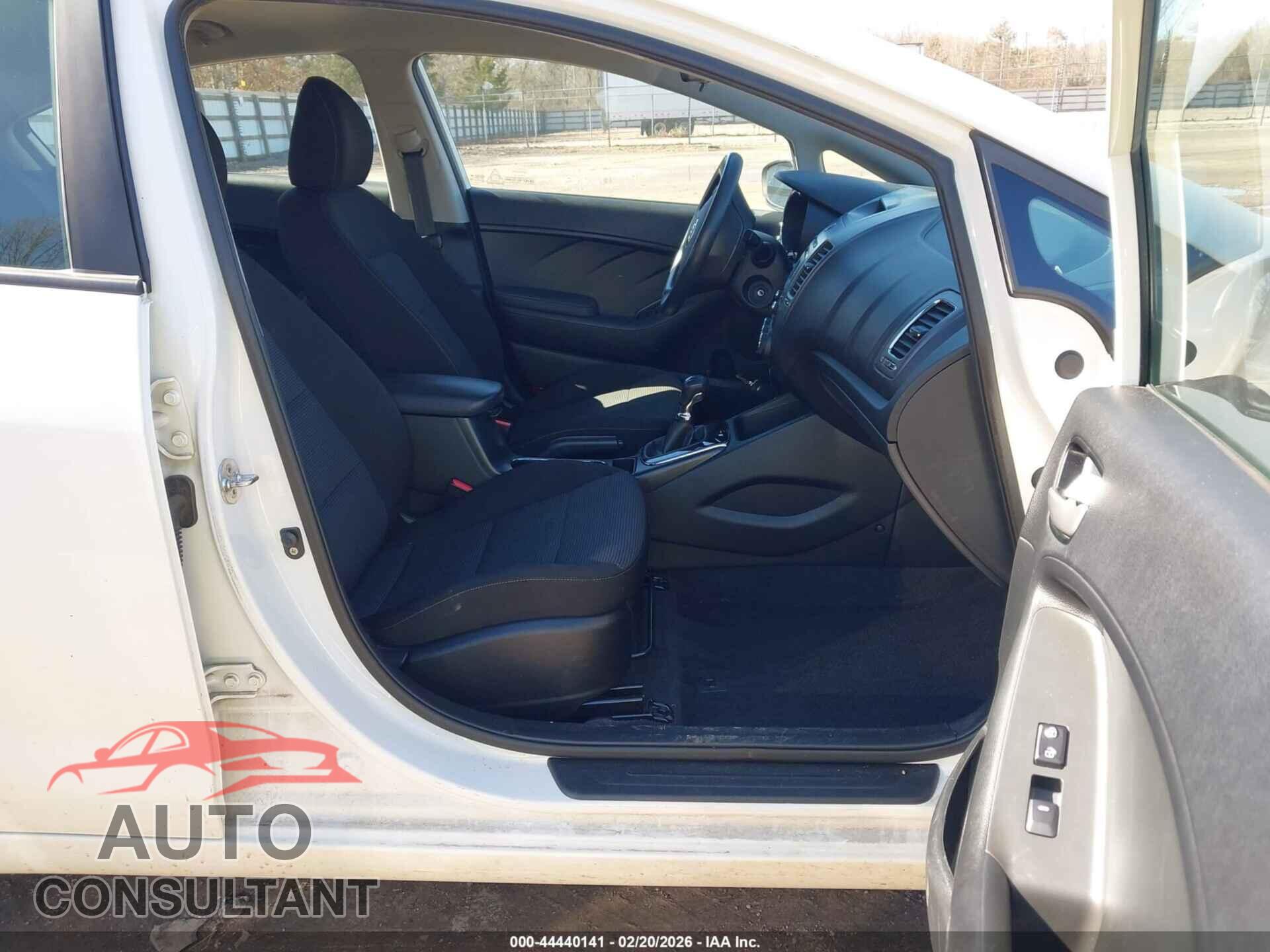 KIA FORTE 2018 - 3KPFK4A72JE254616