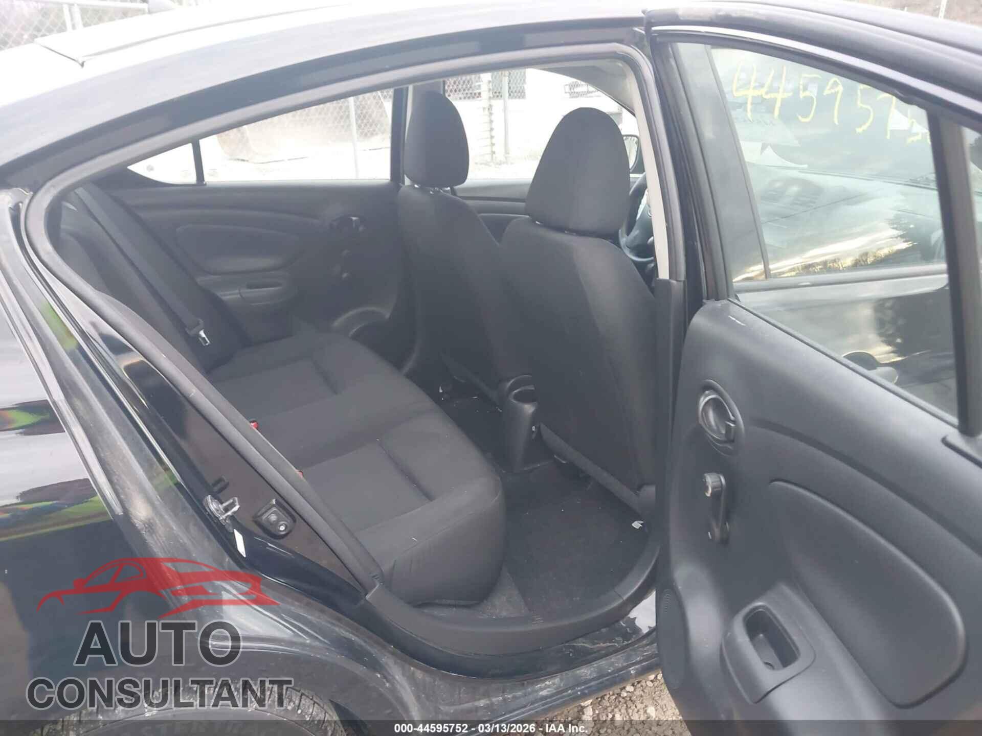 NISSAN VERSA 2019 - 3N1CN7AP0KL811020