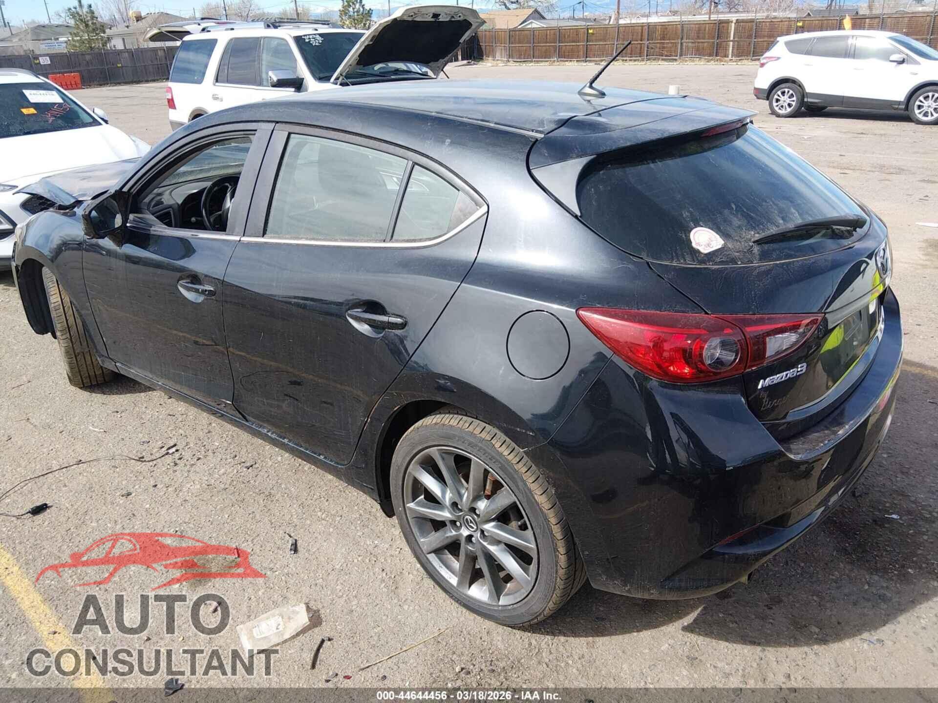 MAZDA MAZDA3 2018 - 3MZBN1L31JM182387