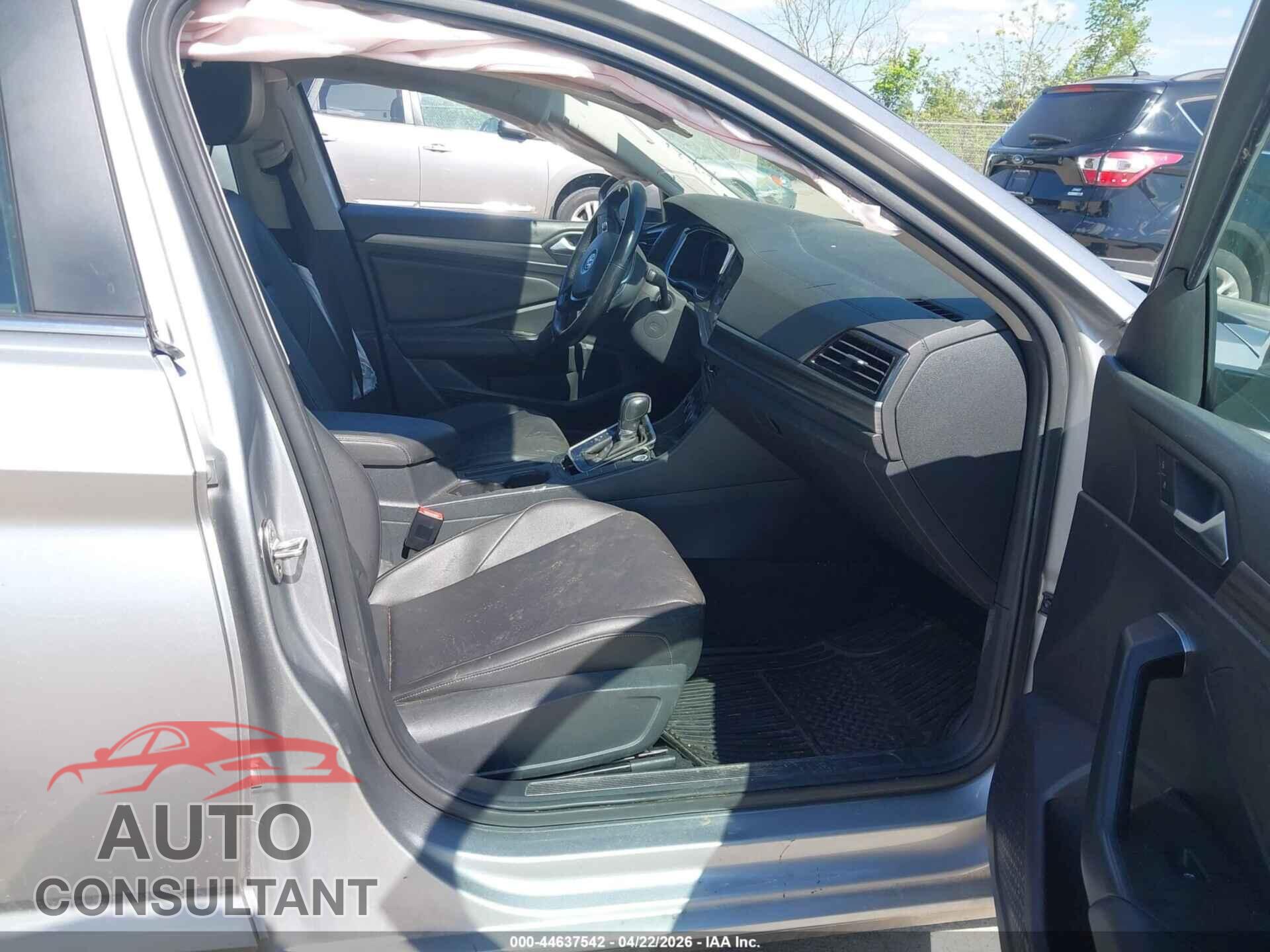 VOLKSWAGEN JETTA 2019 - 3VWEB7BU8KM233744