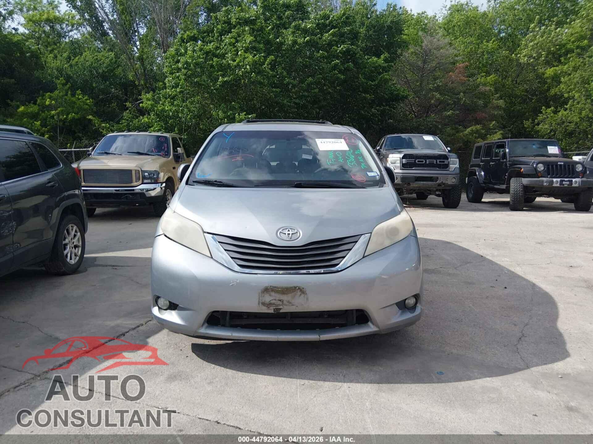TOYOTA SIENNA 2013 - 5TDYK3DC7DS336640