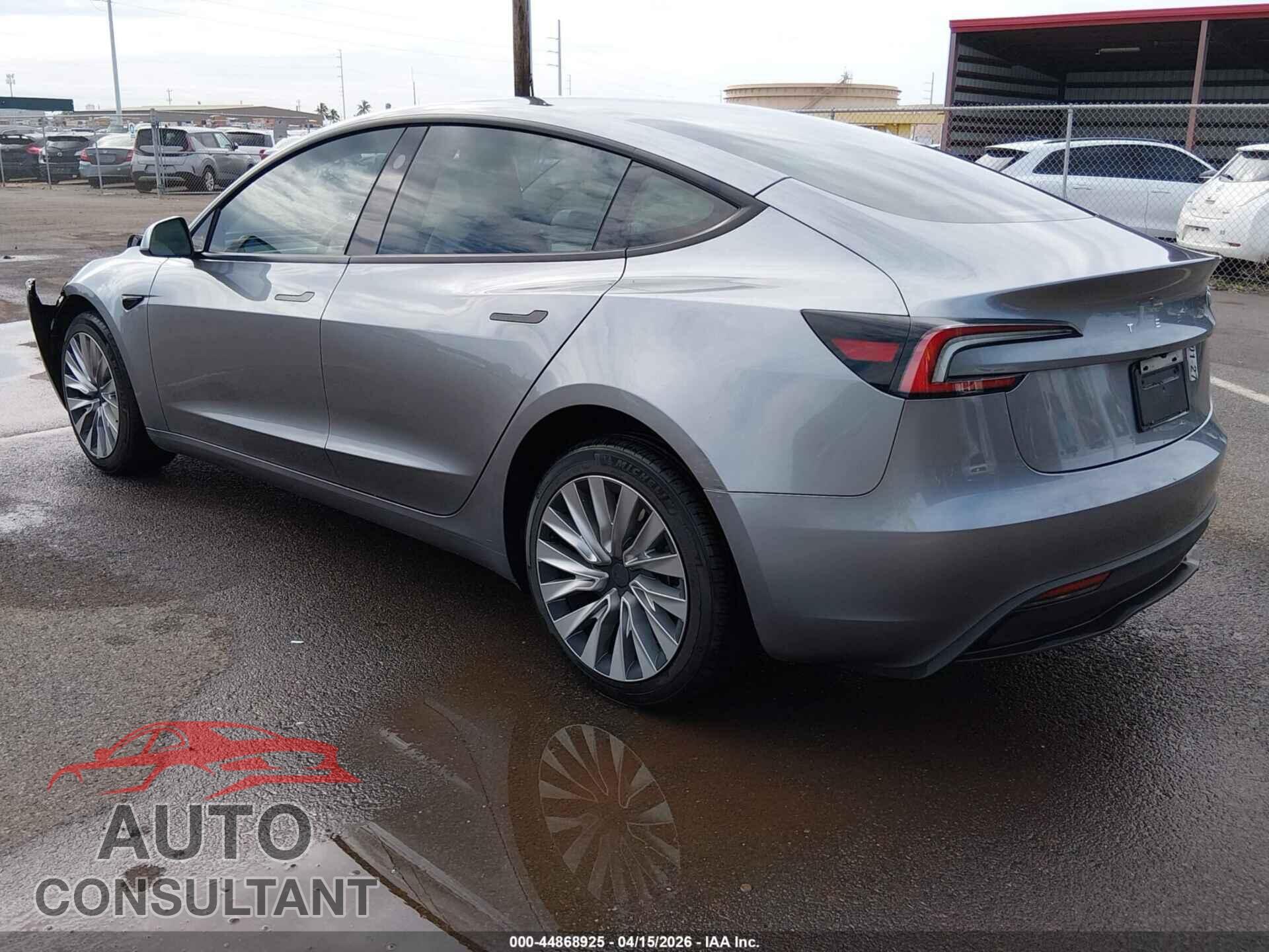 TESLA MODEL 3 2025 - 5YJ3E1EA2SF899812