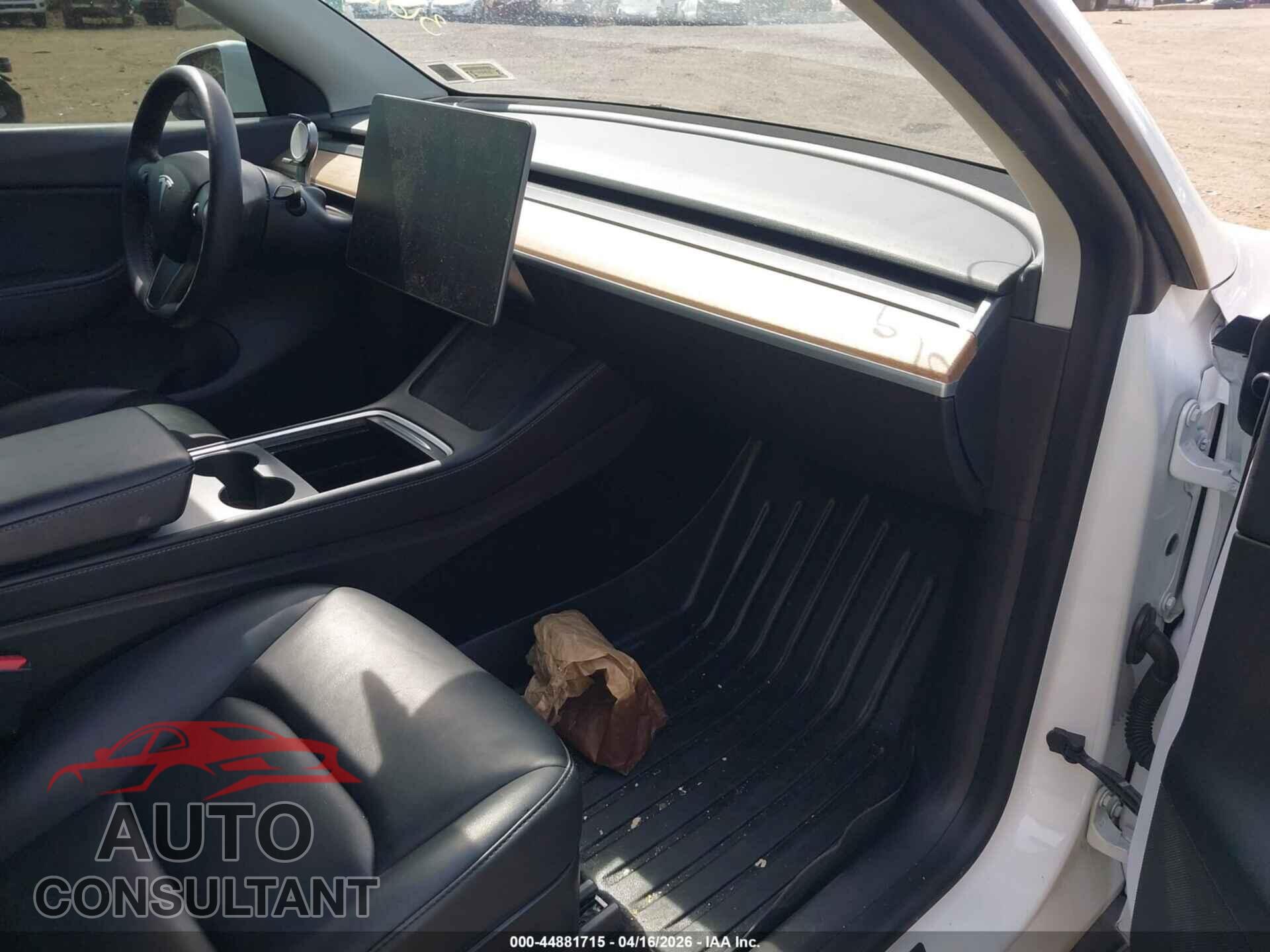 TESLA MODEL Y 2021 - 5YJYGDEE4MF123897