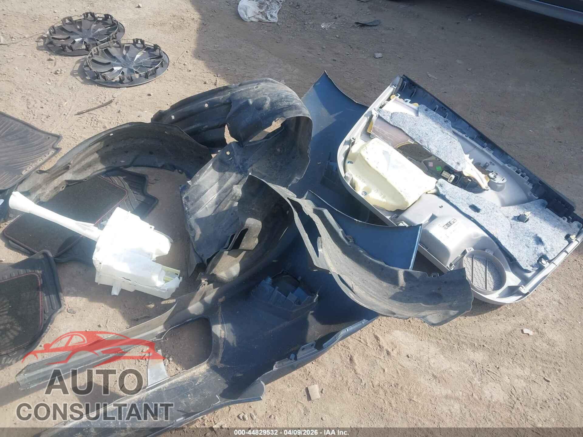 TOYOTA COROLLA 2013 - 5YFBU4EE3DP215604