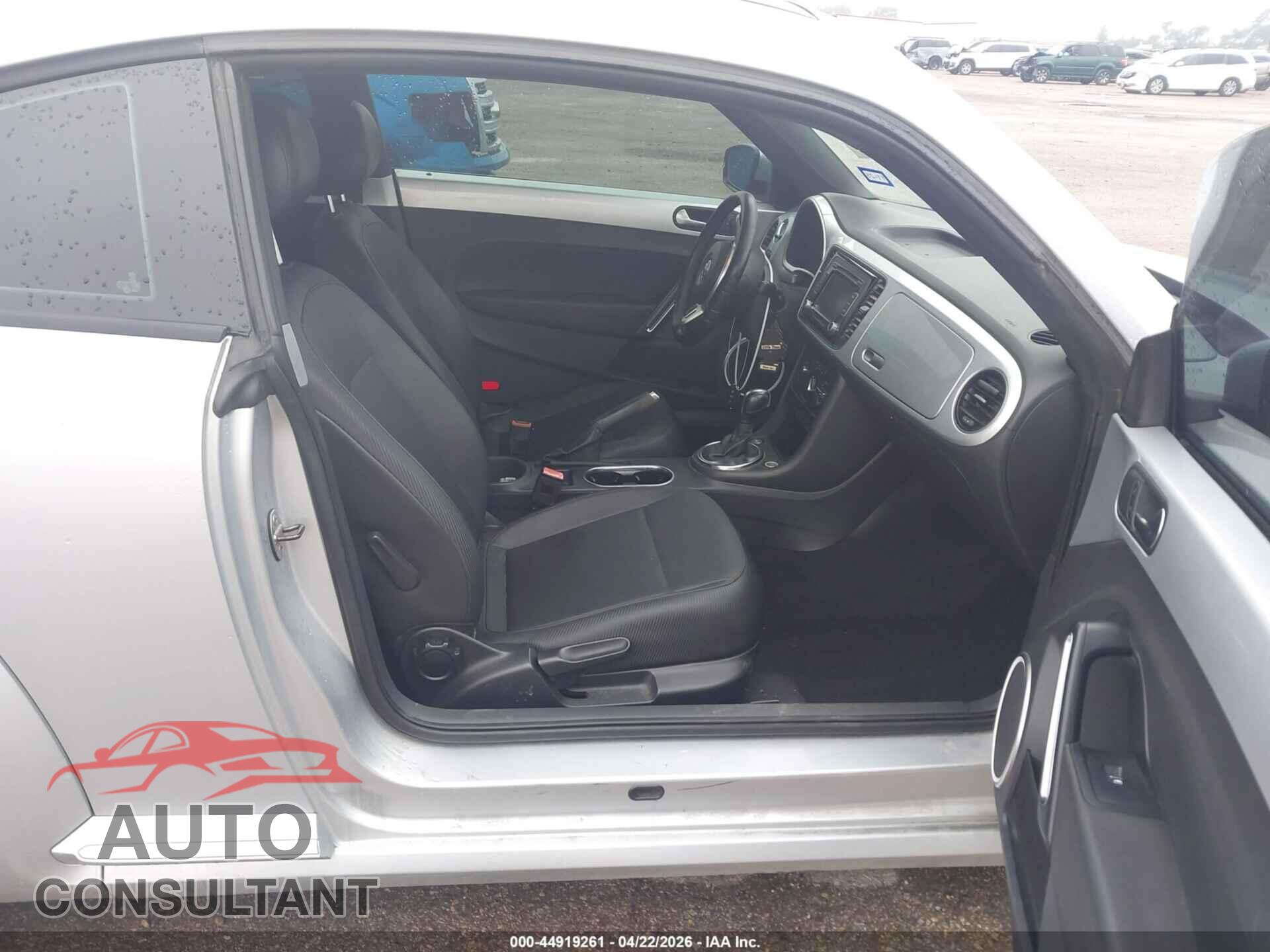VOLKSWAGEN BEETLE 2014 - 3VWJX7AT0EM629535