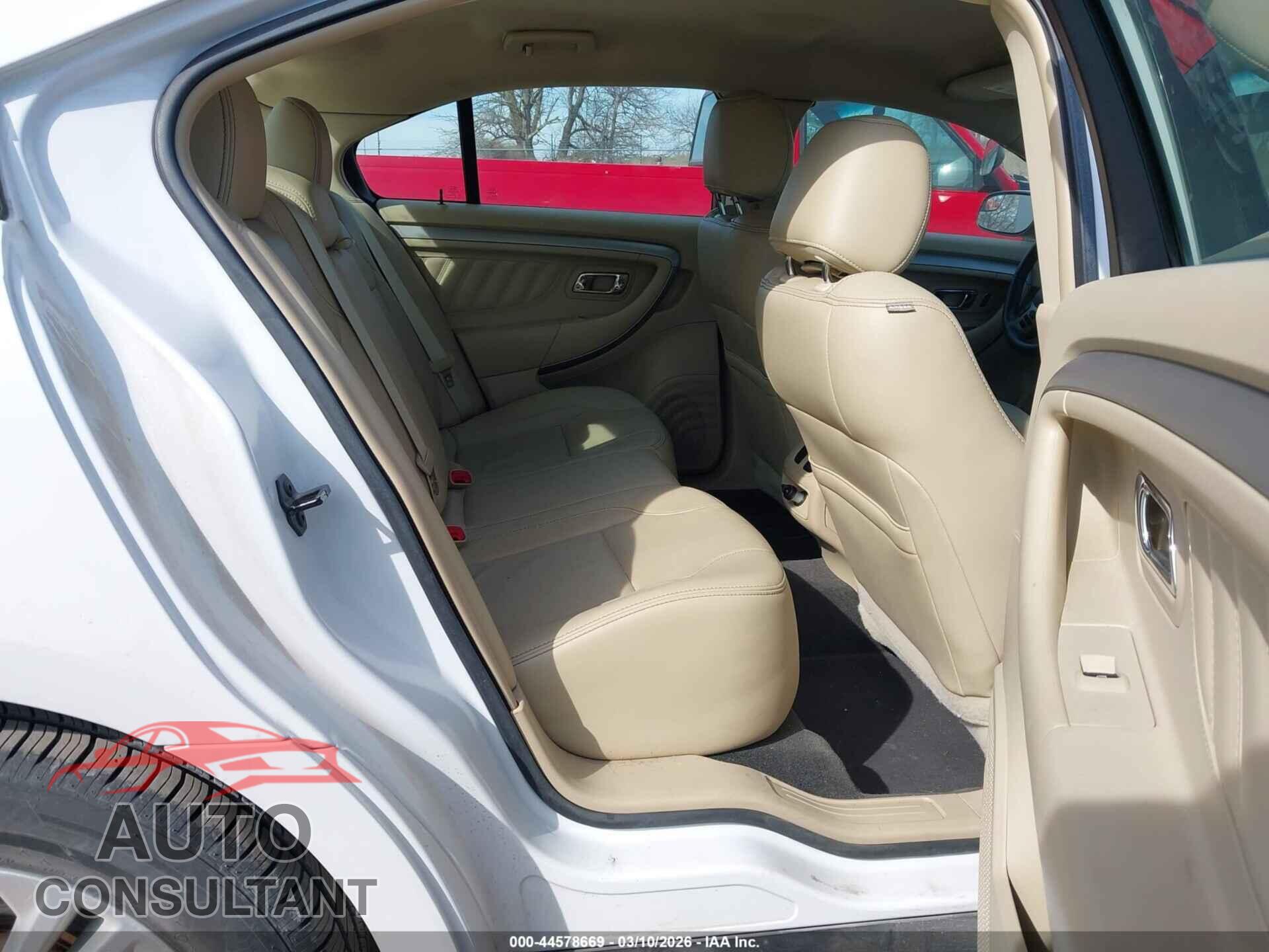 FORD TAURUS 2017 - 1FAHP2E84HG103519