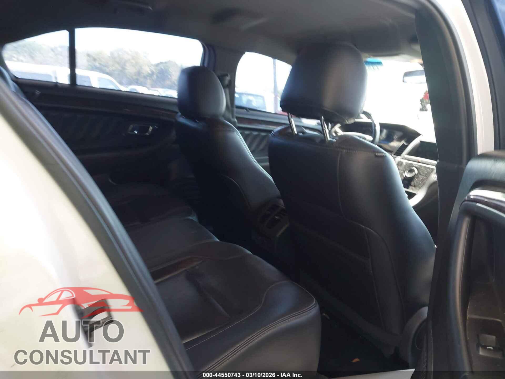 FORD TAURUS 2018 - 1FAHP2F83JG109784