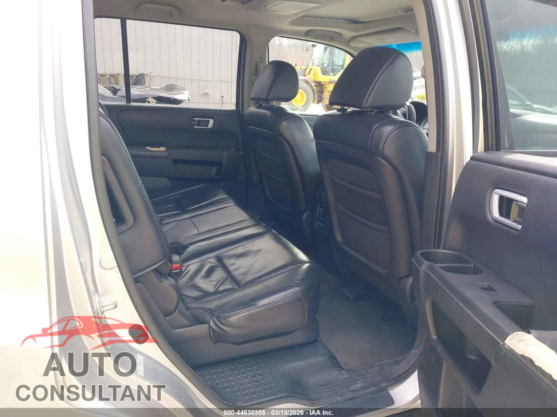 HONDA PILOT 2011 - 5FNYF4H65BB026230