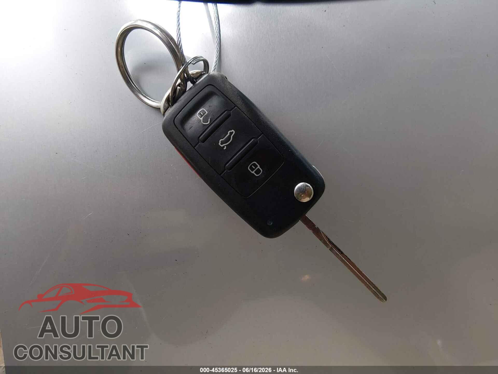 VOLKSWAGEN PASSAT 2013 - 1VWBP7A38DC104646