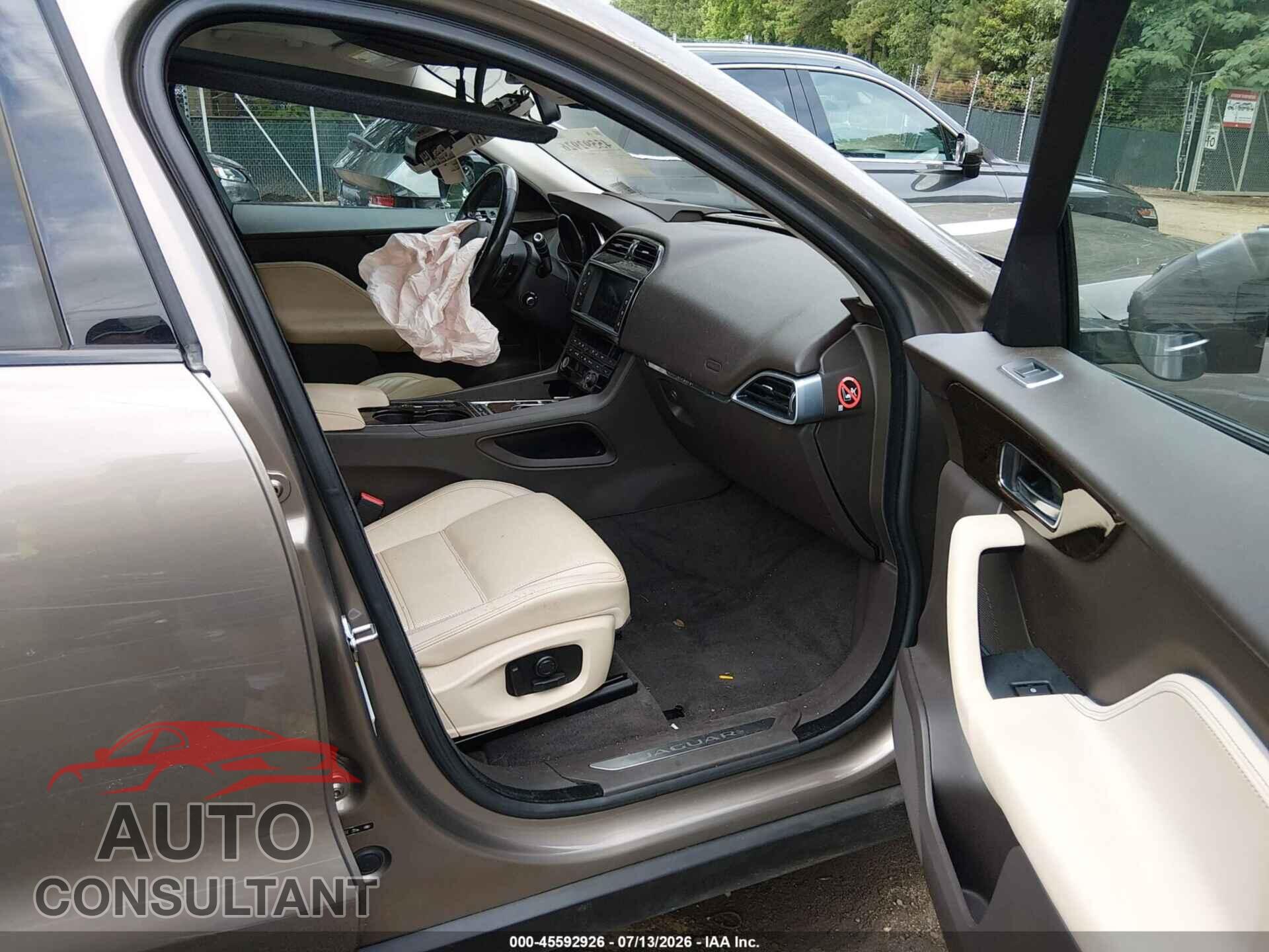 JAGUAR F-PACE 2017 - SADCK2BV5HA075184