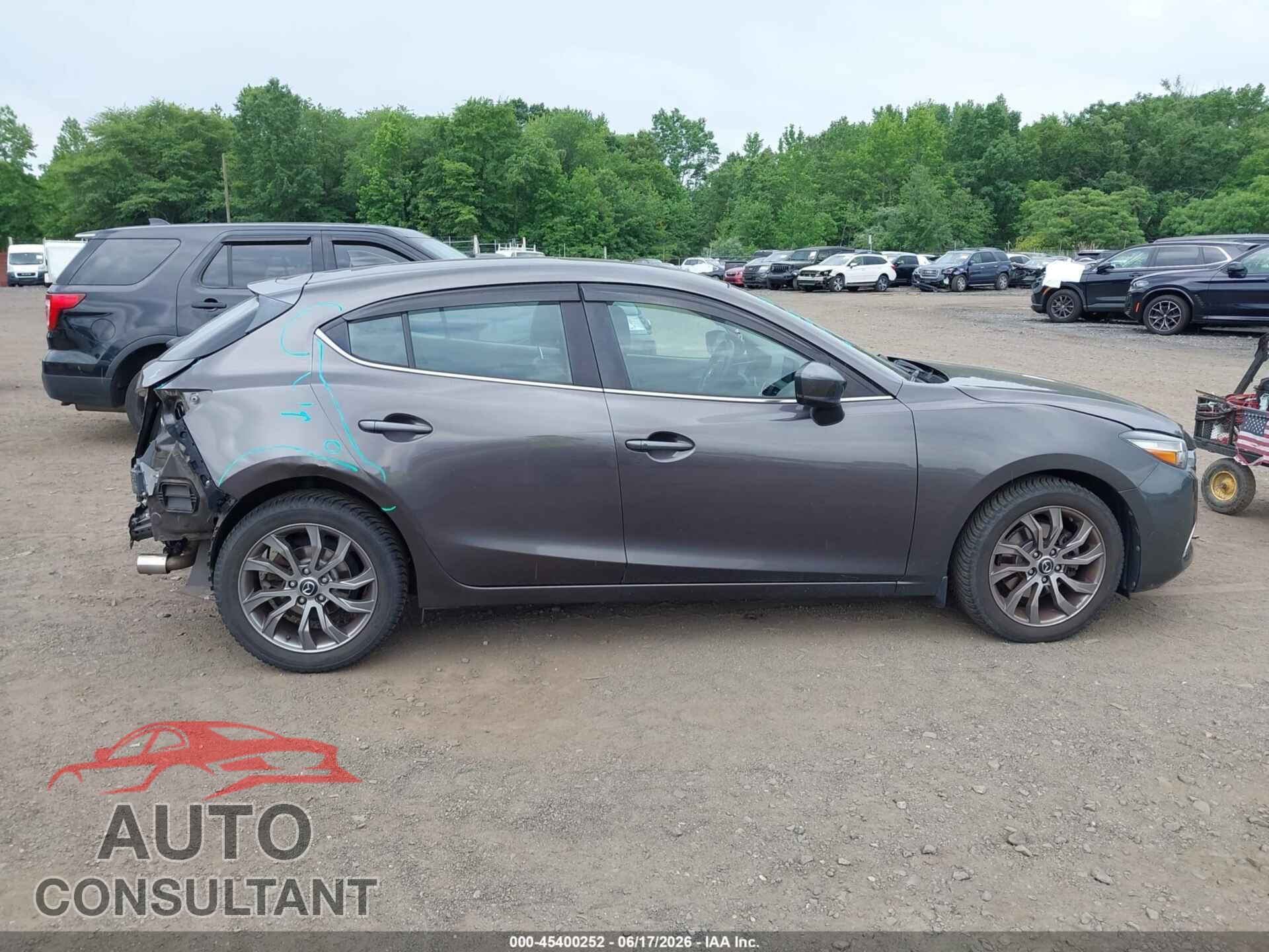 MAZDA MAZDA3 2018 - 3MZBN1L33JM172461