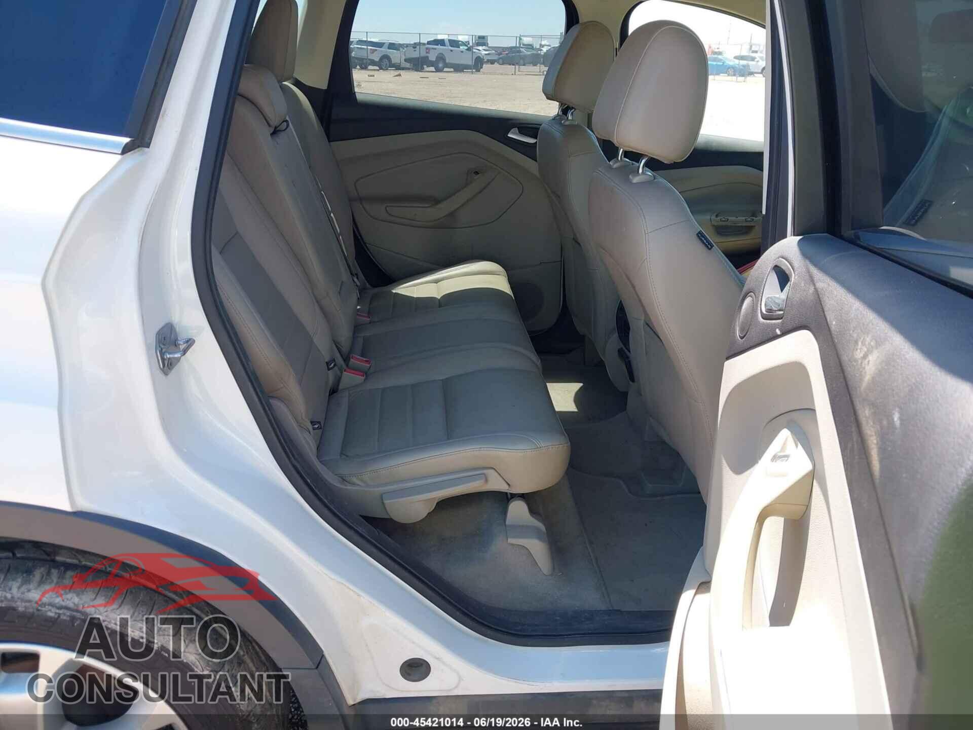FORD ESCAPE 2016 - 1FMCU0J96GUC10096