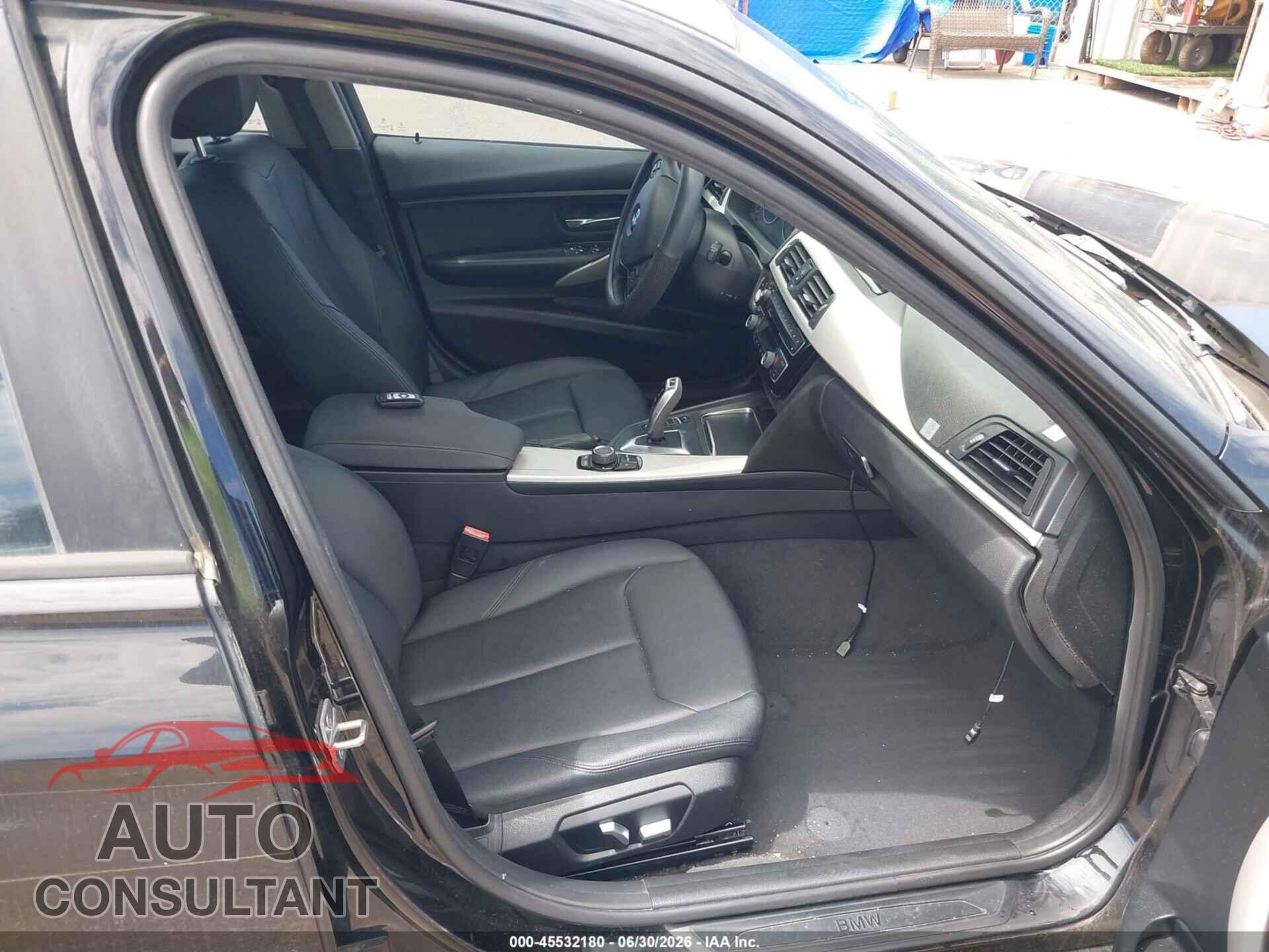 BMW 320I 2016 - WBA8E1G50GNT34423