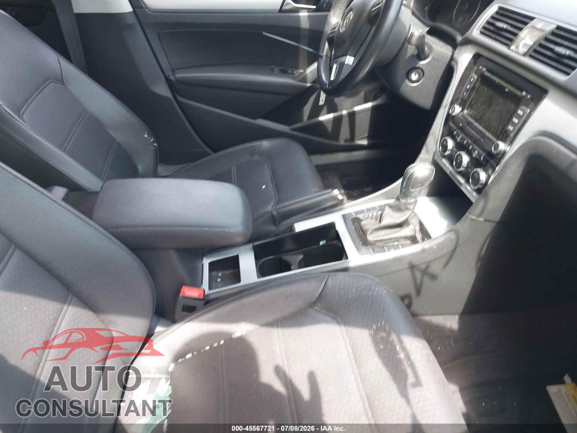 VOLKSWAGEN PASSAT 2012 - 1VWBH7A30CC027847