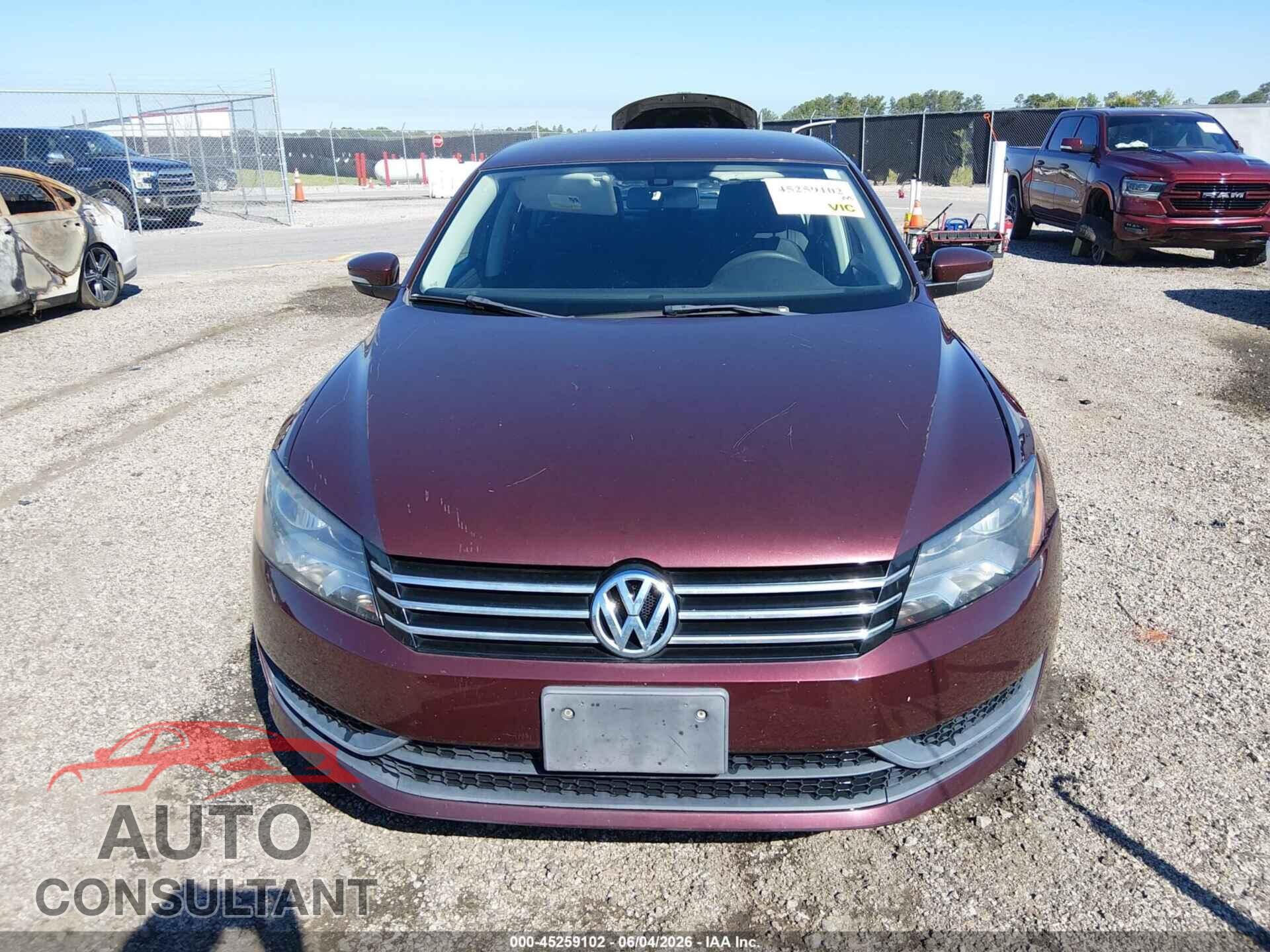 VOLKSWAGEN PASSAT 2013 - 1VWAP7A33DC138070