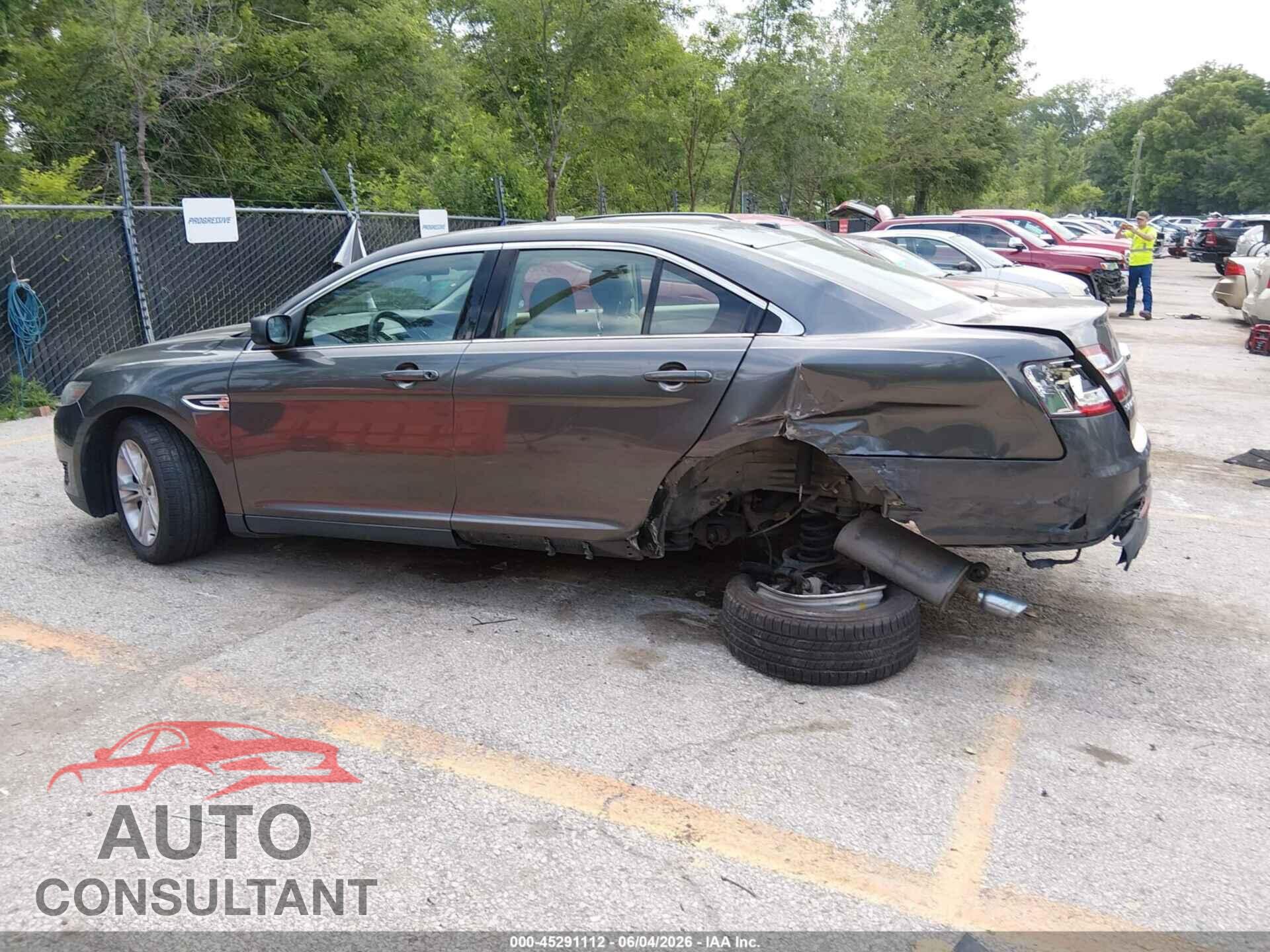 FORD TAURUS 2015 - 1FAHP2D85FG132011
