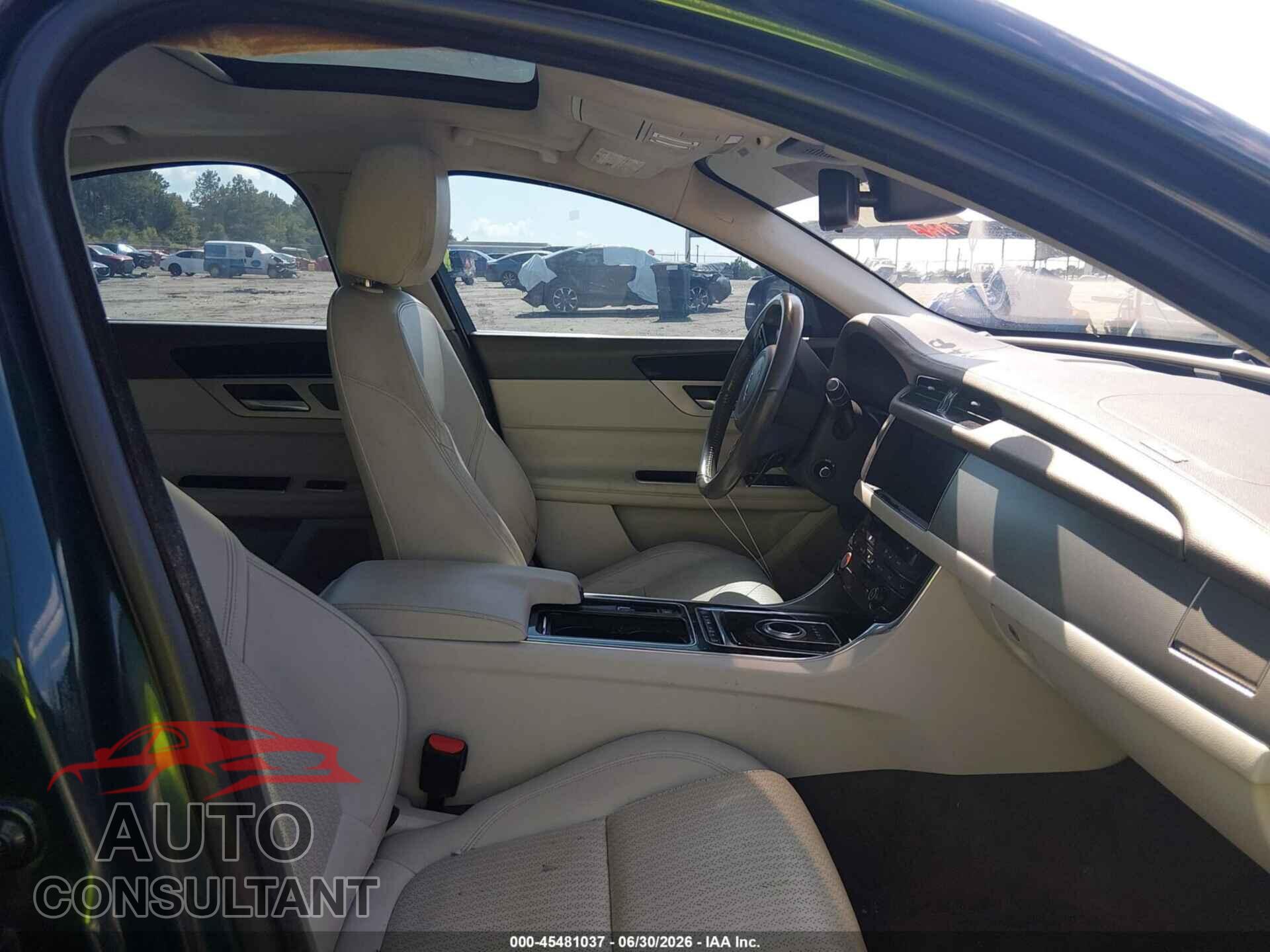 JAGUAR XF 2017 - SAJBE4BV9HCY35567