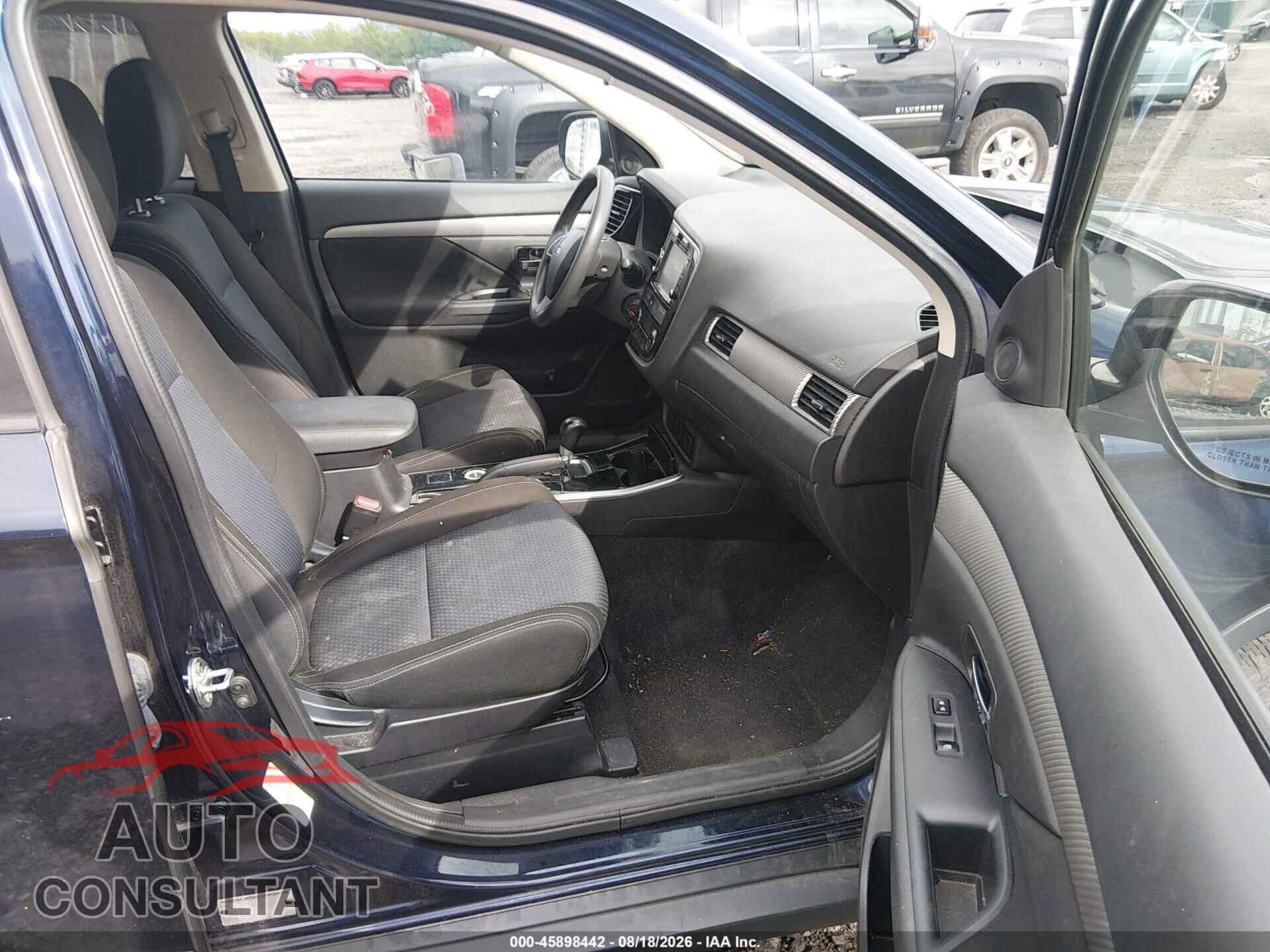 MITSUBISHI OUTLANDER 2018 - JA4AZ3A36JJ006203