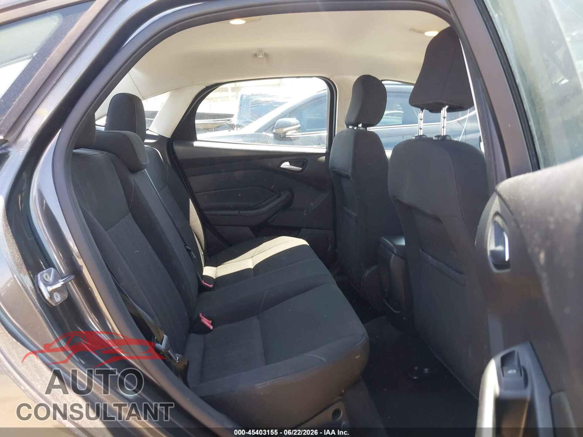 FORD FOCUS 2015 - 1FADP3F26FL241324