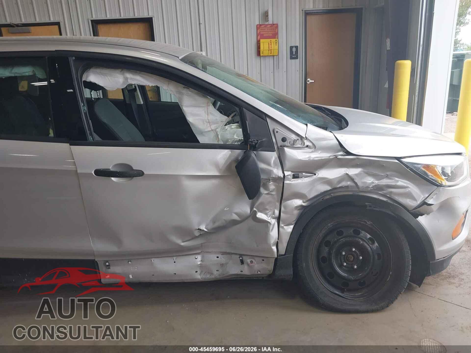 FORD ESCAPE 2017 - 1FMCU0F73HUB02625
