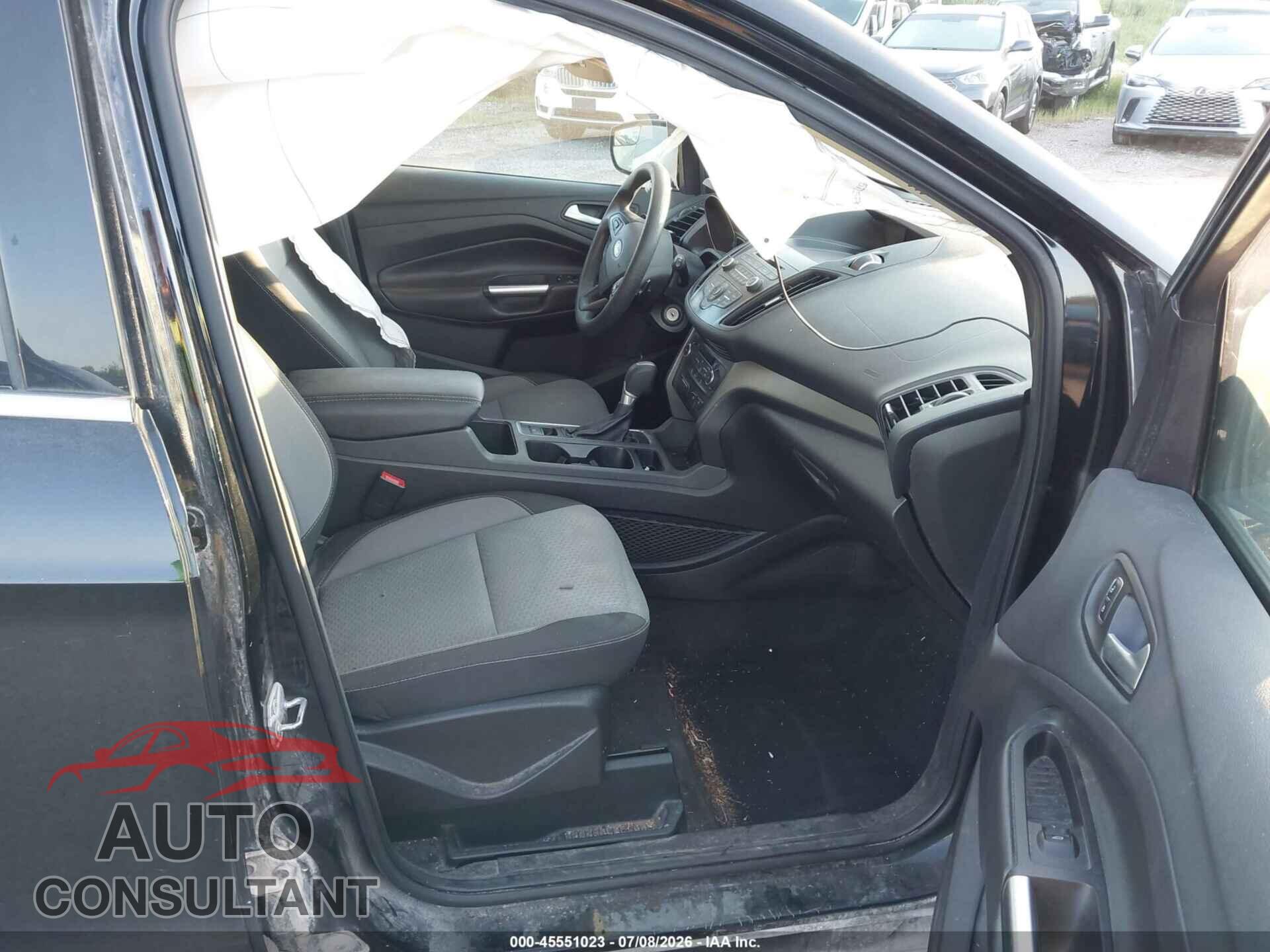 FORD ESCAPE 2017 - 1FMCU9G95HUC52496