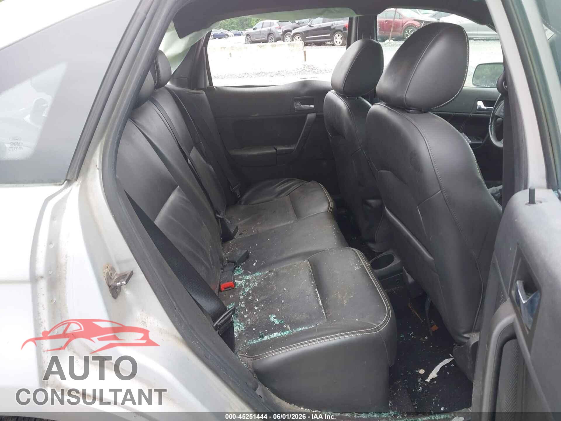 FORD FOCUS 2011 - 1FAHP3HN0BW158876