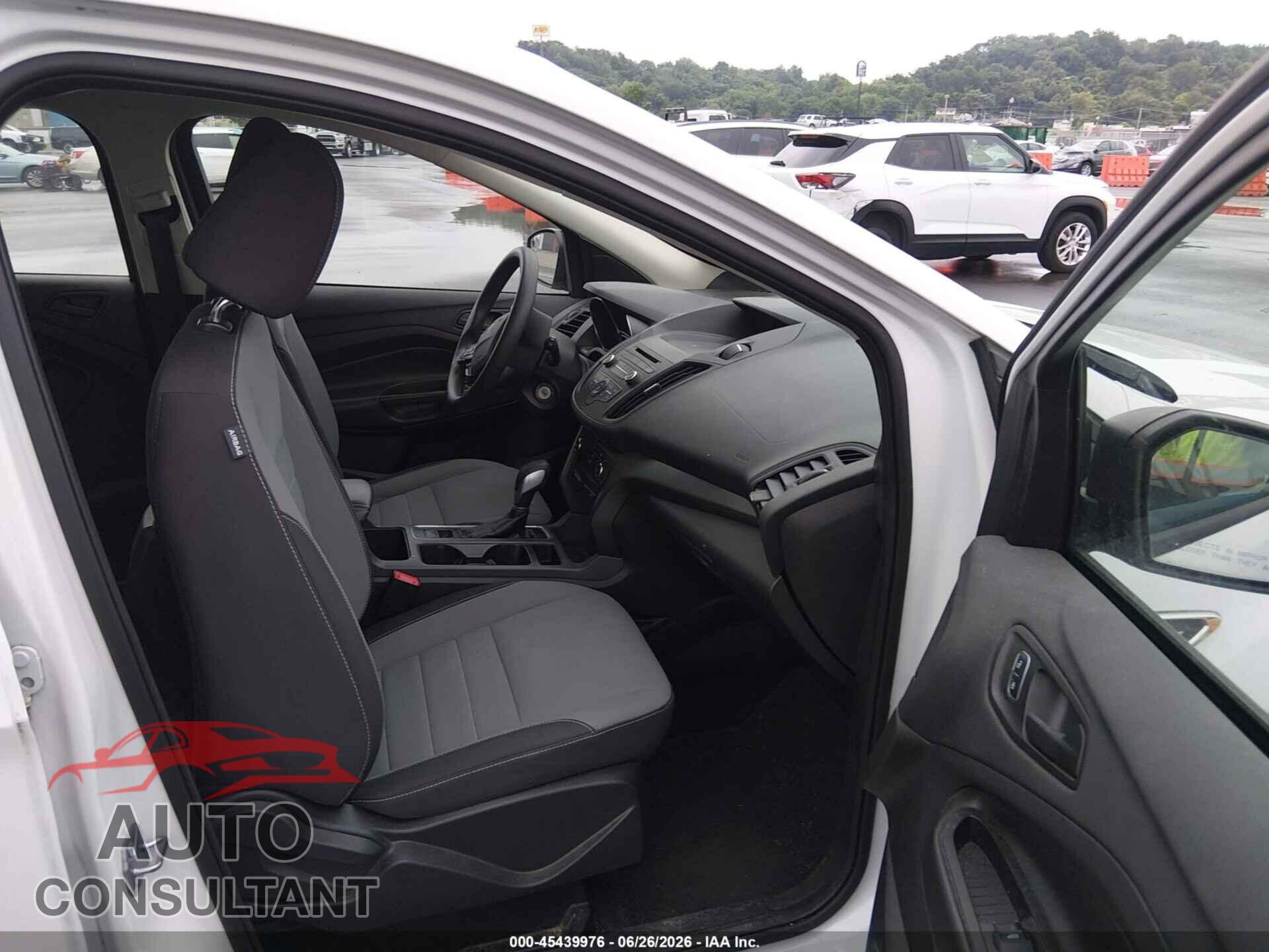 FORD ESCAPE 2017 - 1FMCU0F79HUE08387