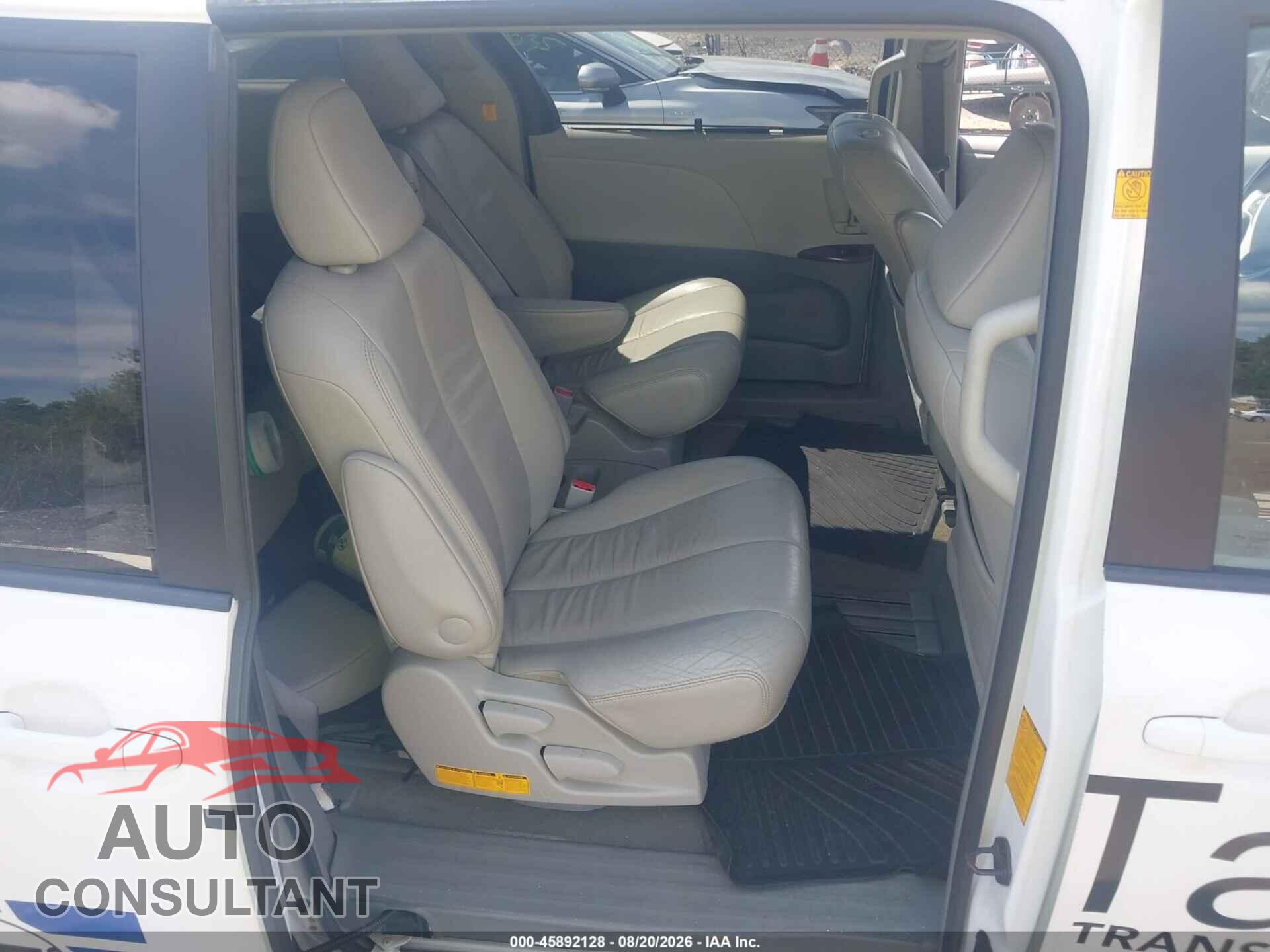 TOYOTA SIENNA 2011 - 5TDYK3DC0BS132288