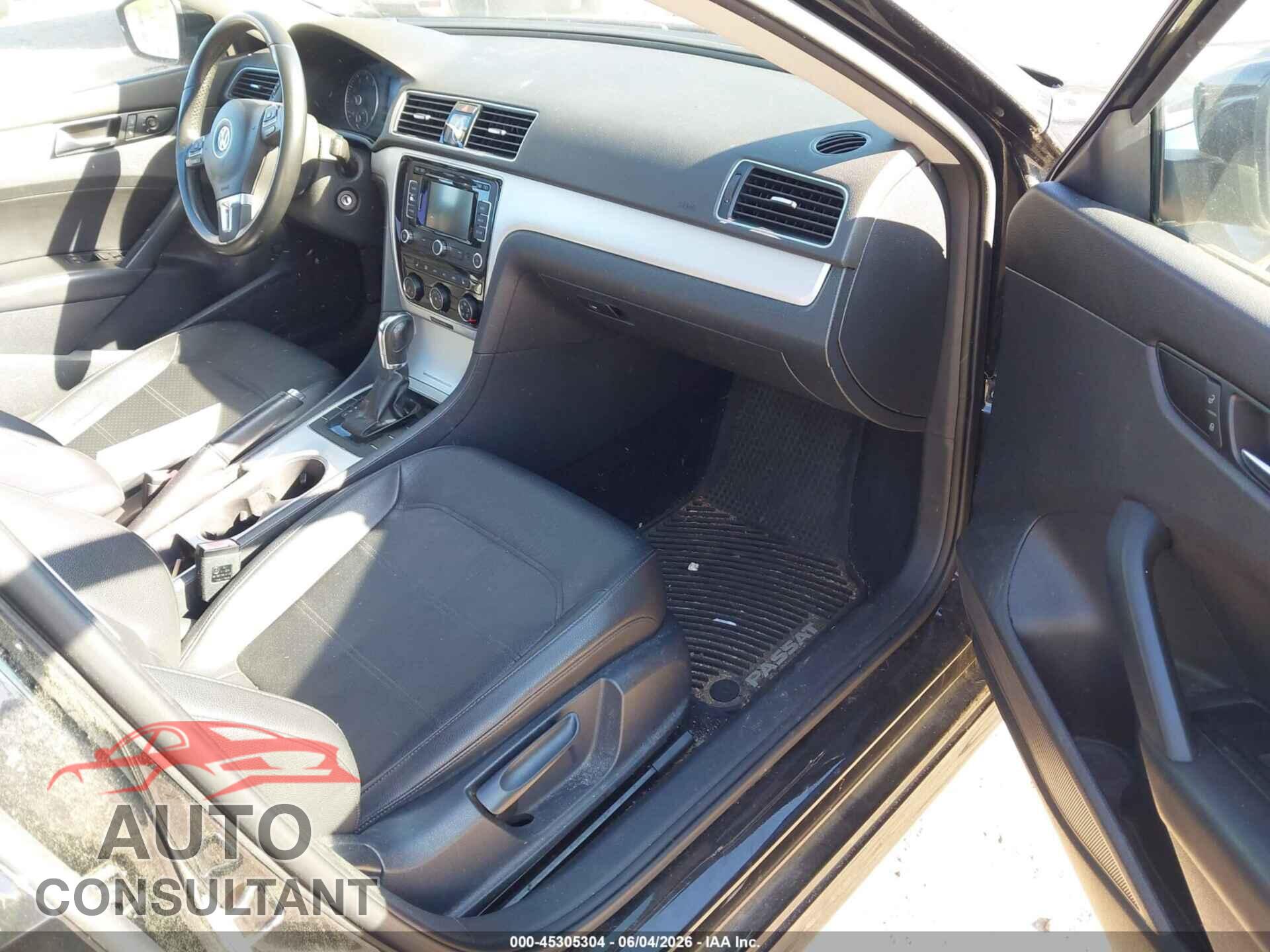 VOLKSWAGEN PASSAT 2013 - 1VWBP7A32DC070073