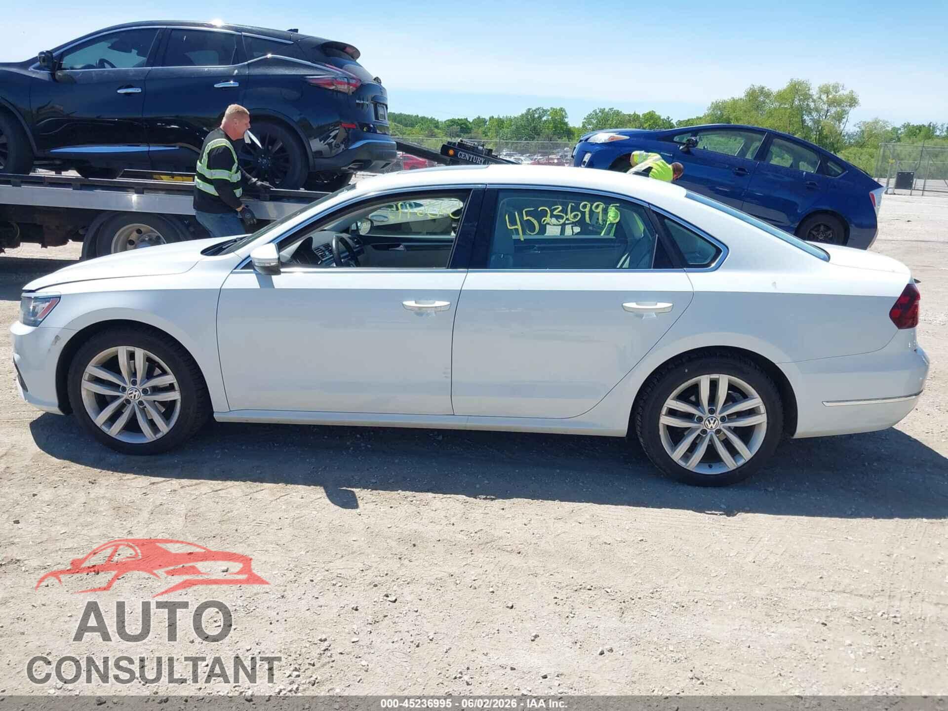 VOLKSWAGEN PASSAT 2018 - 1VWBA7A32JC048474