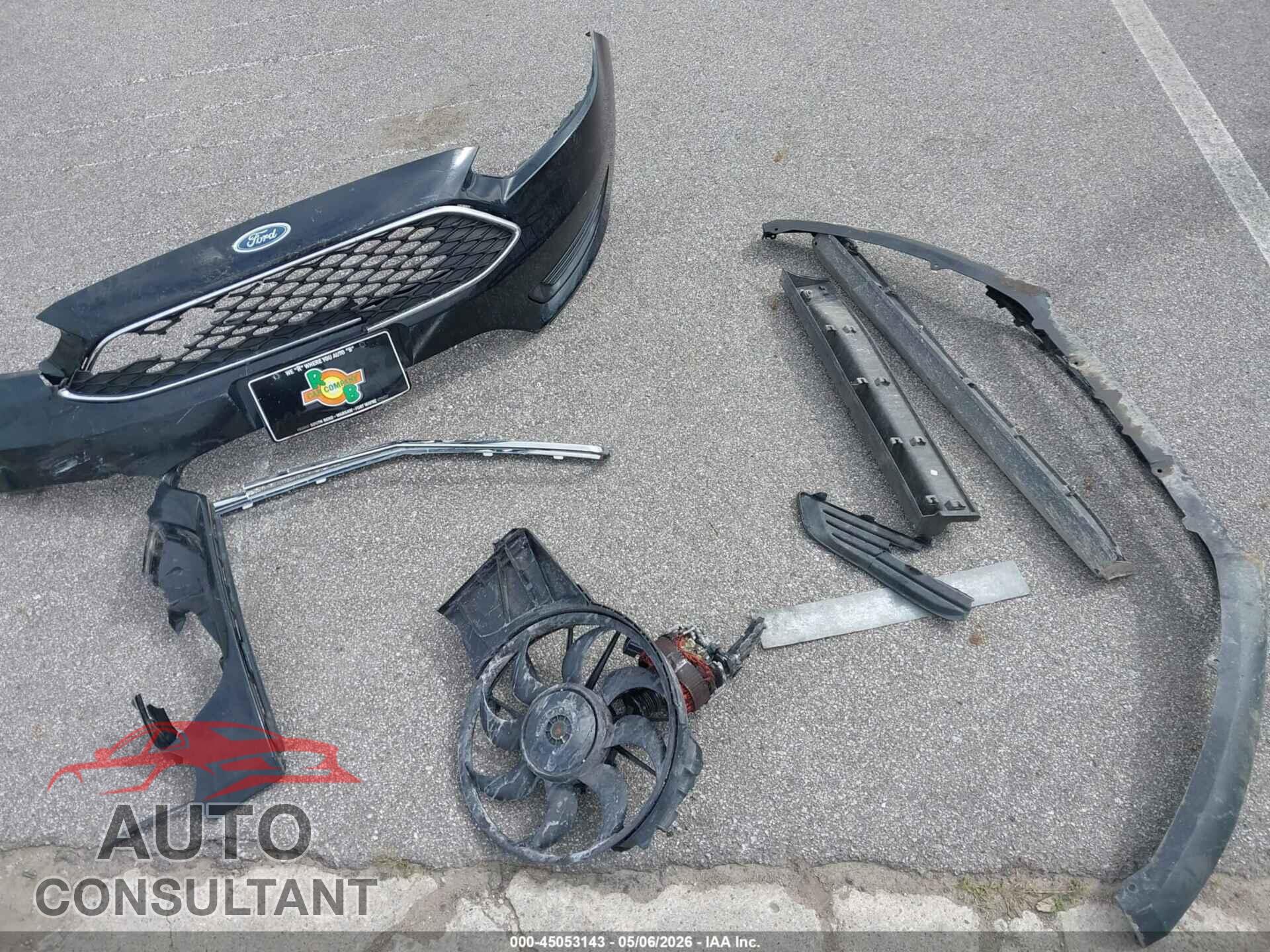FORD FOCUS 2018 - 1FADP3F24JL327515